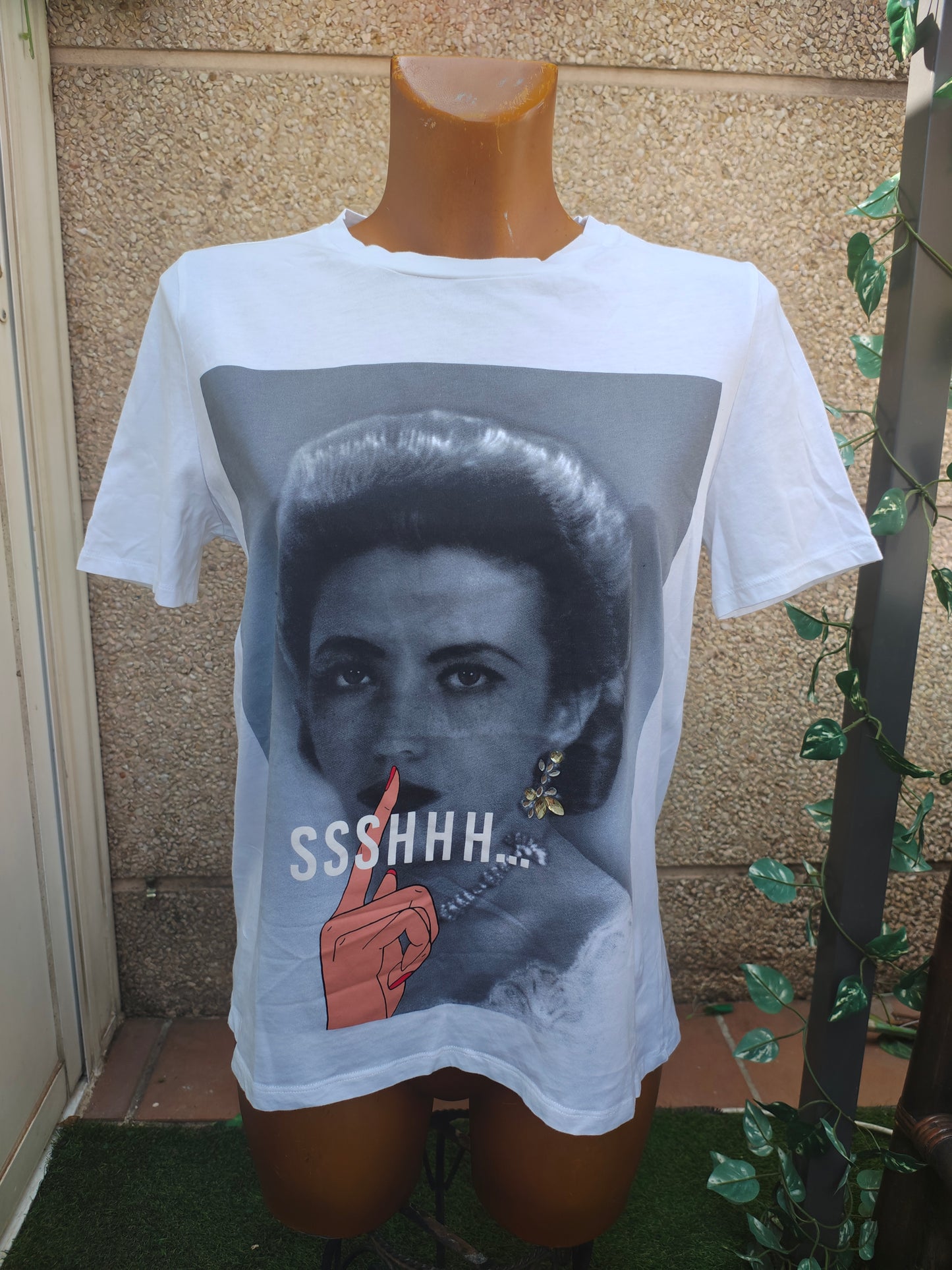 D'OCCASION – T-shirt blanc avec imprimé « SSSHHH… » ZARA (Taille S)
