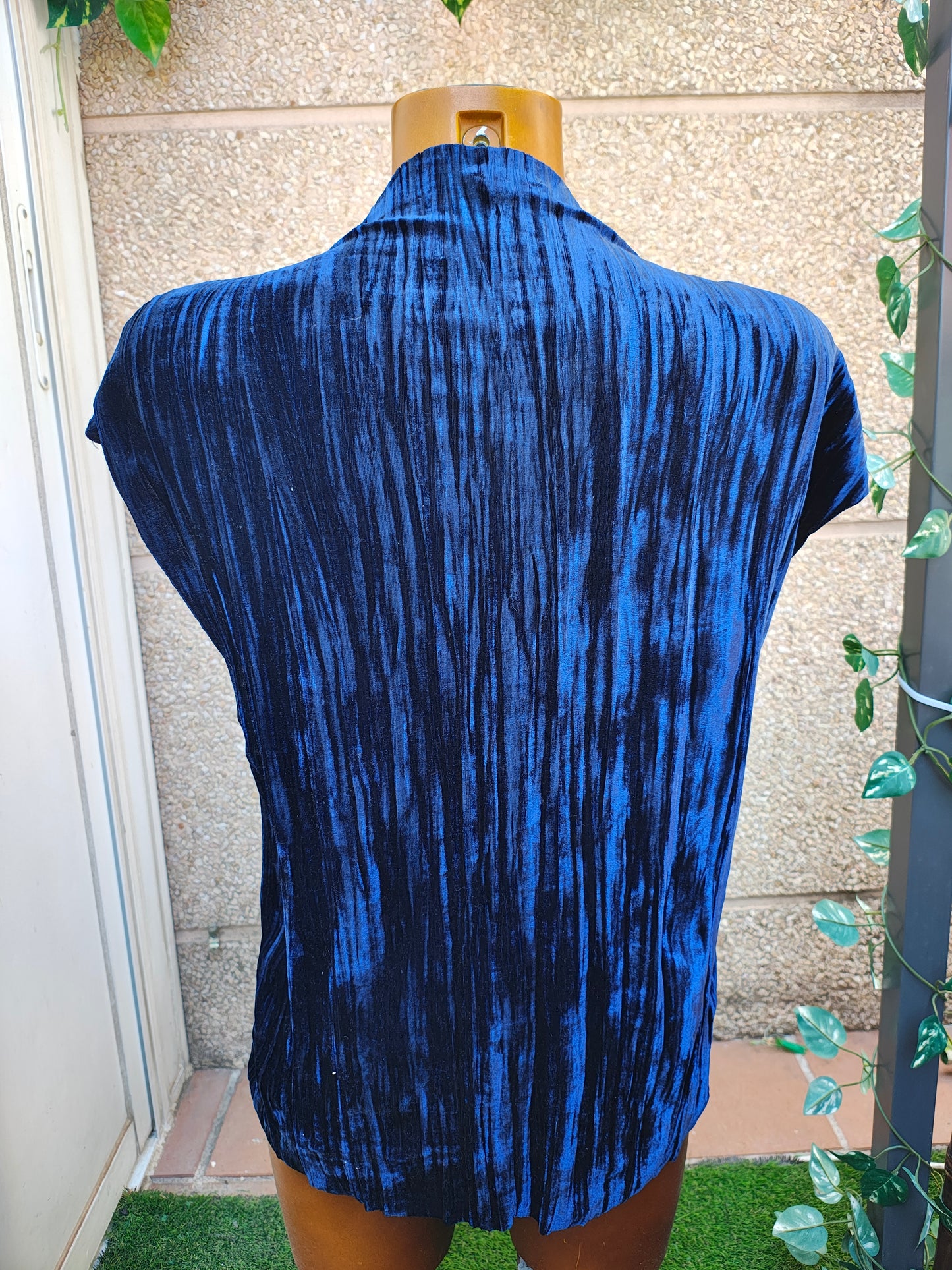 D'OCCASION – Top plissé effet velours bleu et noir de la collection ZARA (Taille S)