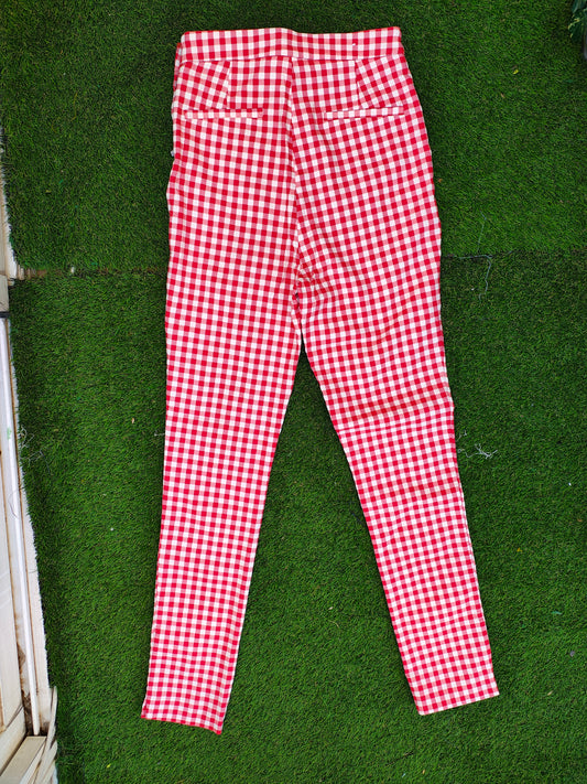 USADO – Pantalón ajustado de cuadros rojos STRADIVARIUS (Talla EUR 34)
