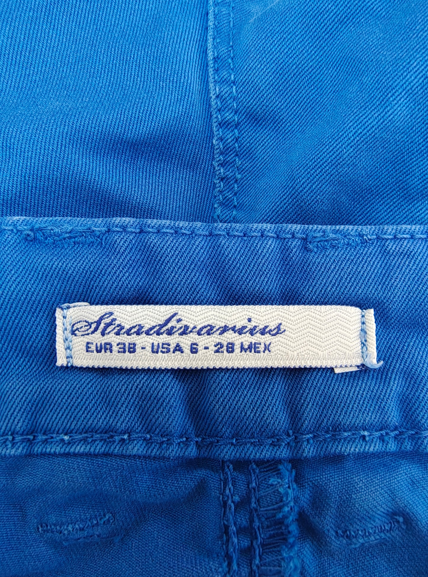 D'OCCASION – Short en jean bleu STRADIVARIUS (Taille 38 EUR)