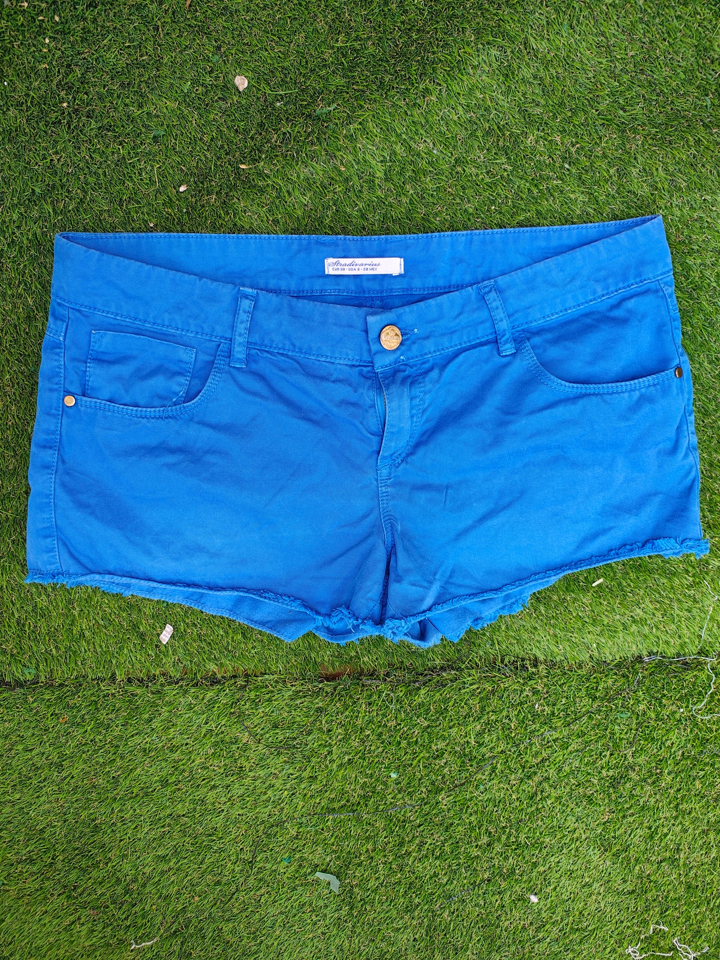 D'OCCASION – Short en jean bleu STRADIVARIUS (Taille 38 EUR)