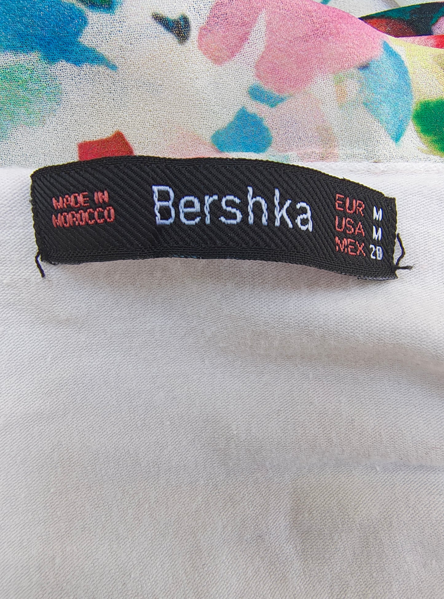 USADO – Top floral sin mangas de BERSHKA (Talla M)