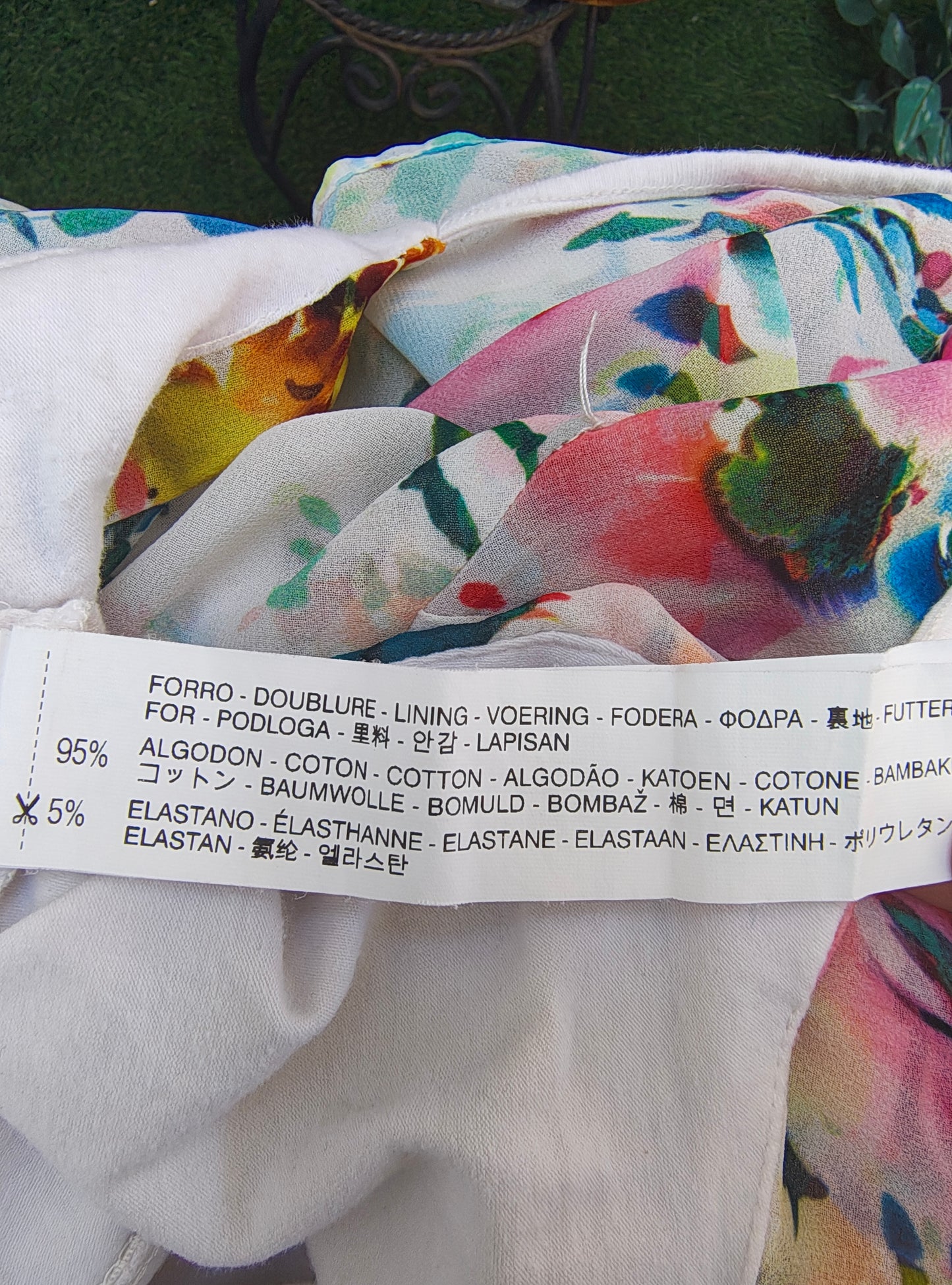 USADO – Top floral sin mangas de BERSHKA (Talla M)