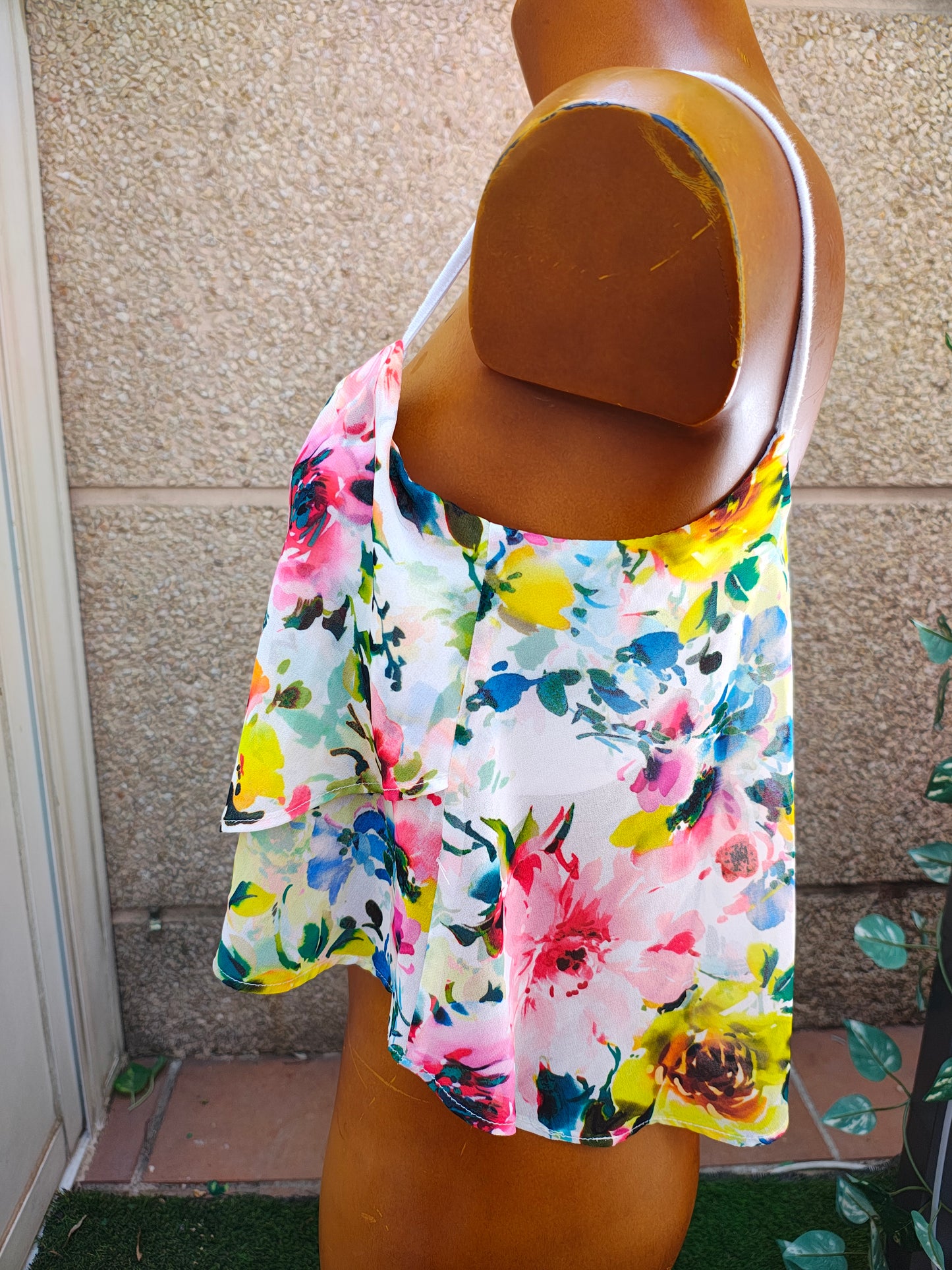 USADO – Top floral sin mangas de BERSHKA (Talla M)