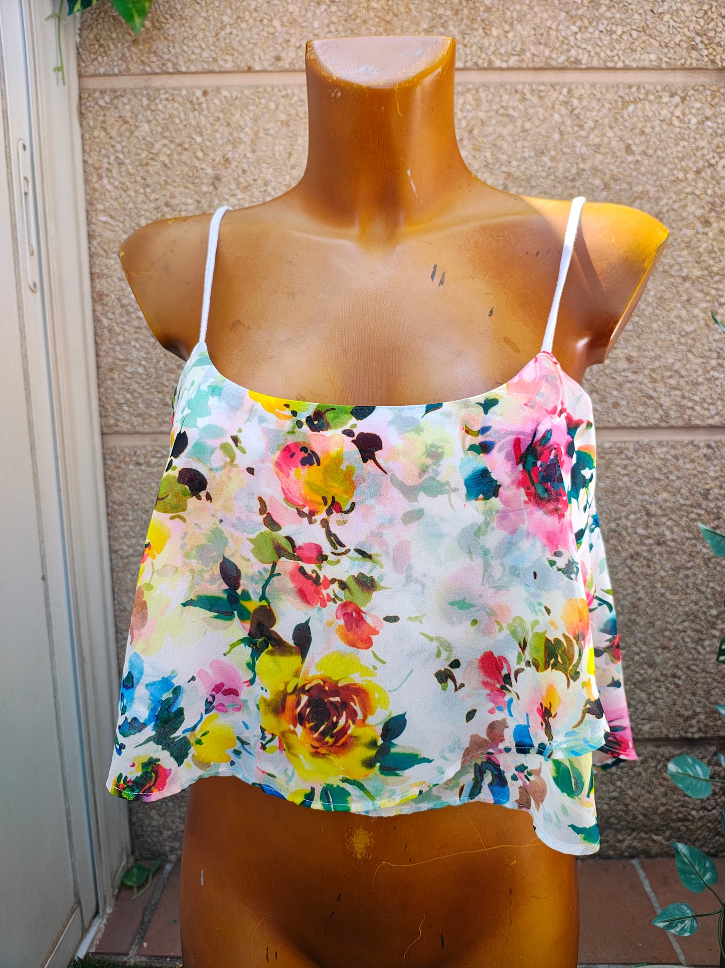 USADO – Top floral sin mangas de BERSHKA (Talla M)