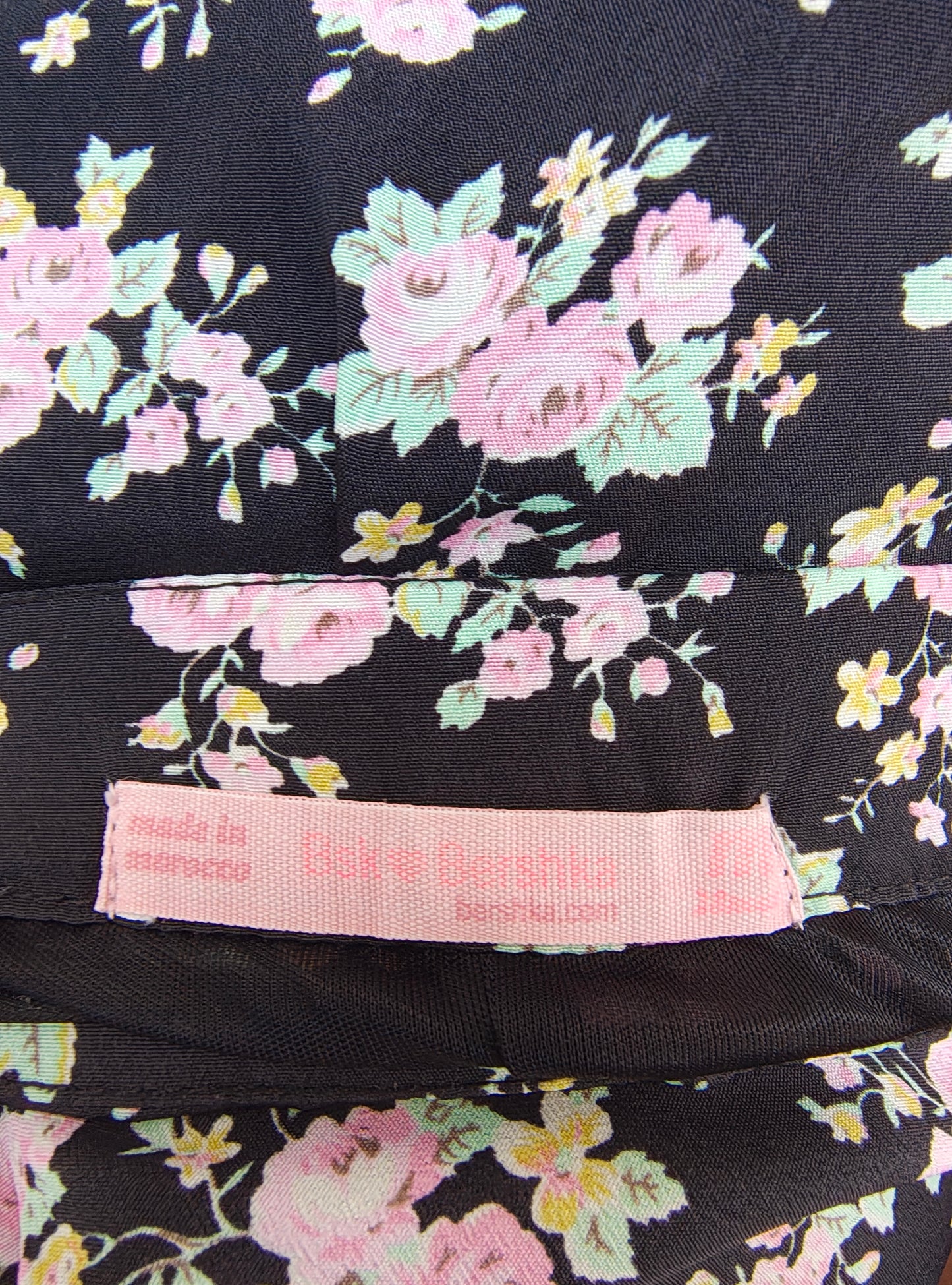 USADO – Falda negra floral con vuelo de BSK by Bershka (Talla S)