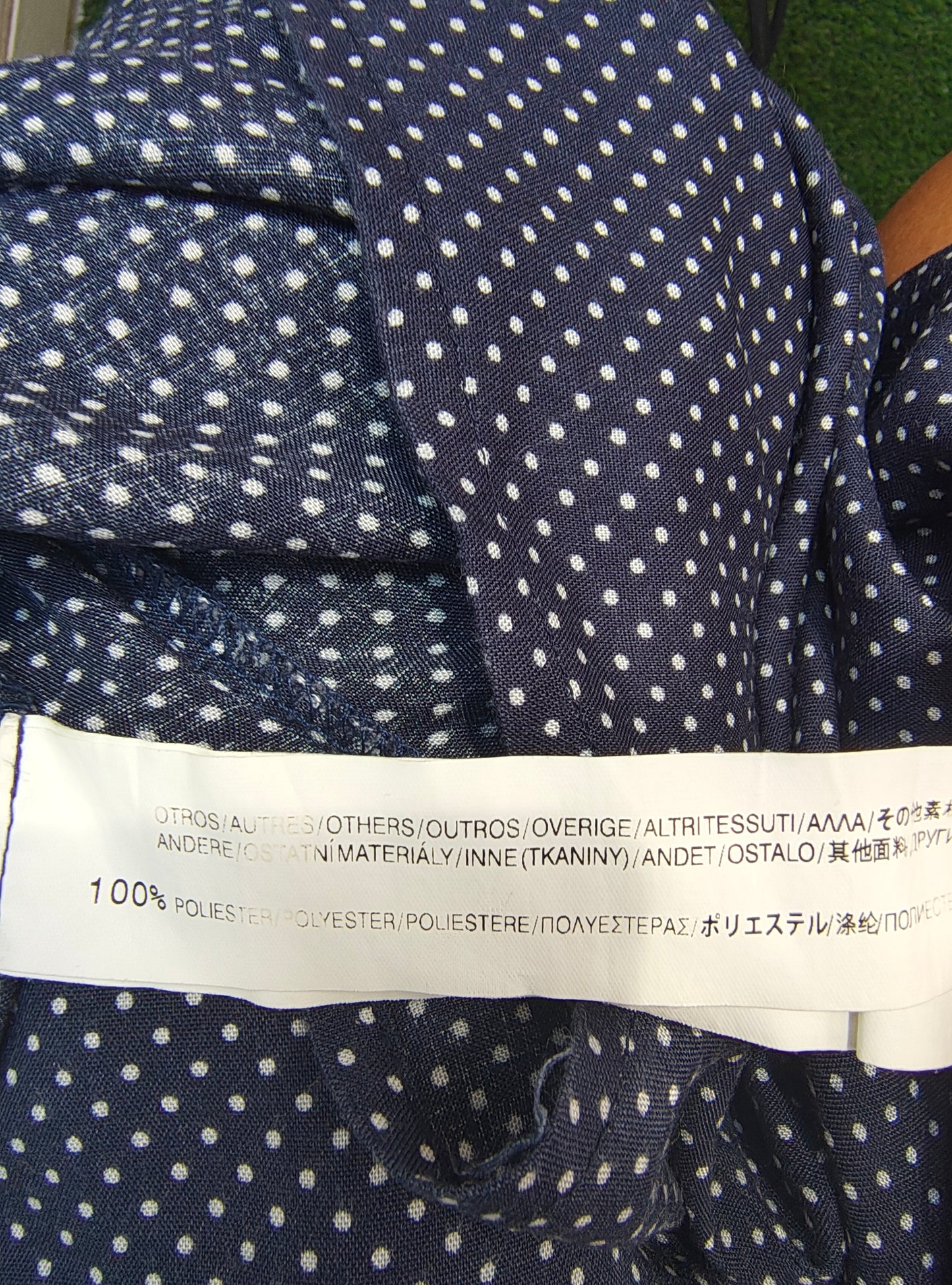 D'OCCASION – Chemisier bleu marine à pois et encolure en mousseline 26 Gness (Taille S)