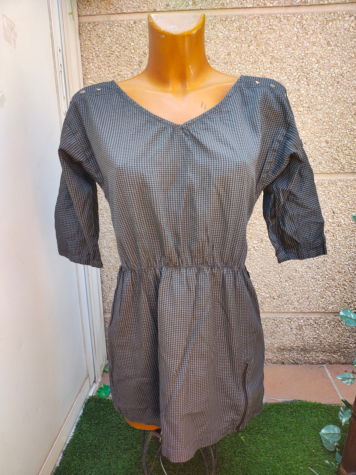 D'OCCASION – Robe pied-de-poule noire cloutée BERSHKA « Sweet Rock » (Taille M)