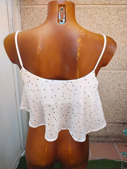 USADO – Top blanco de tirantes con estampado de estrellas negras BERSHKA (Talla M)