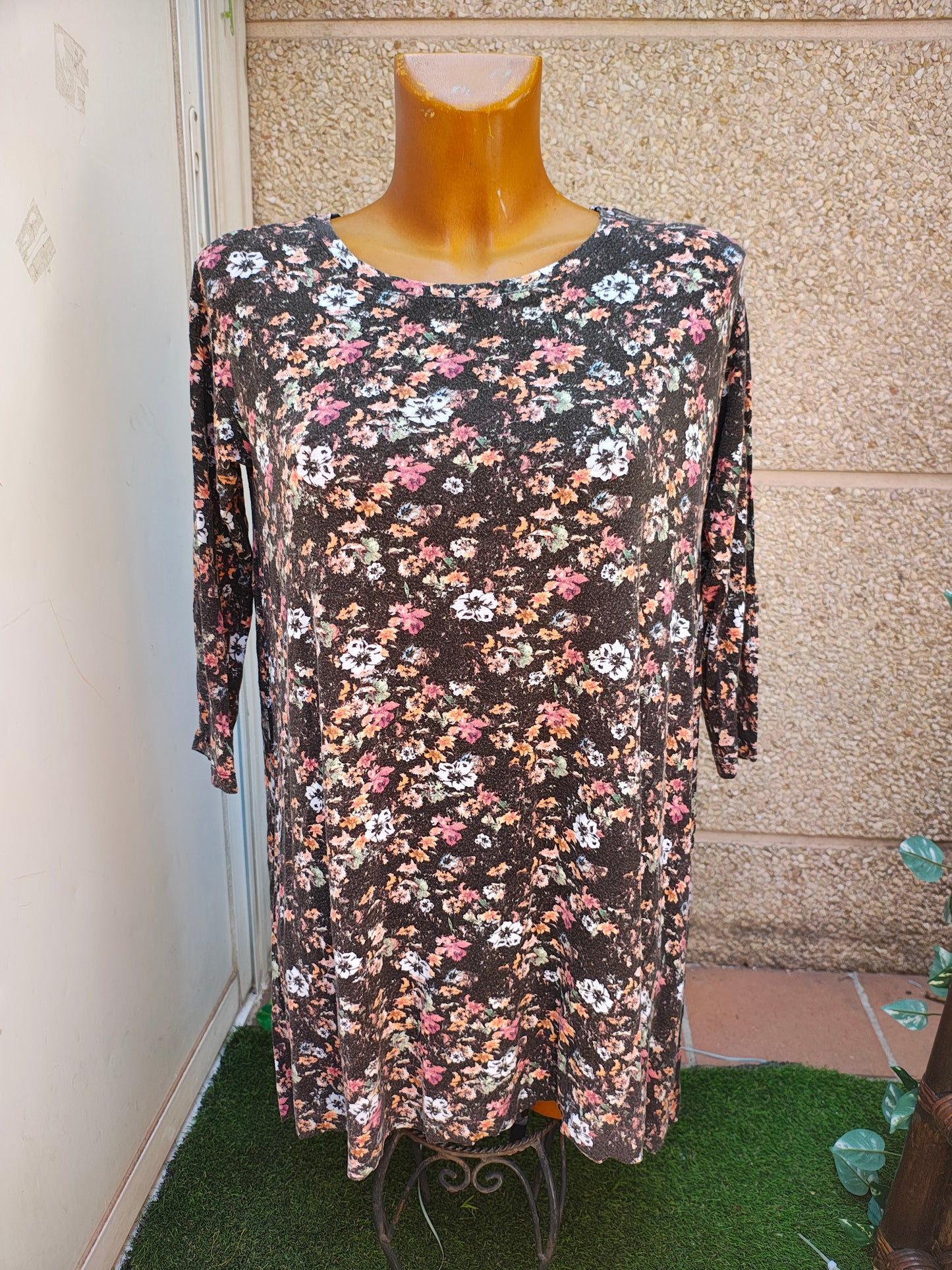 USADO – Vestido floral de manga larga en tonos cálidos Bershka (Talla S)