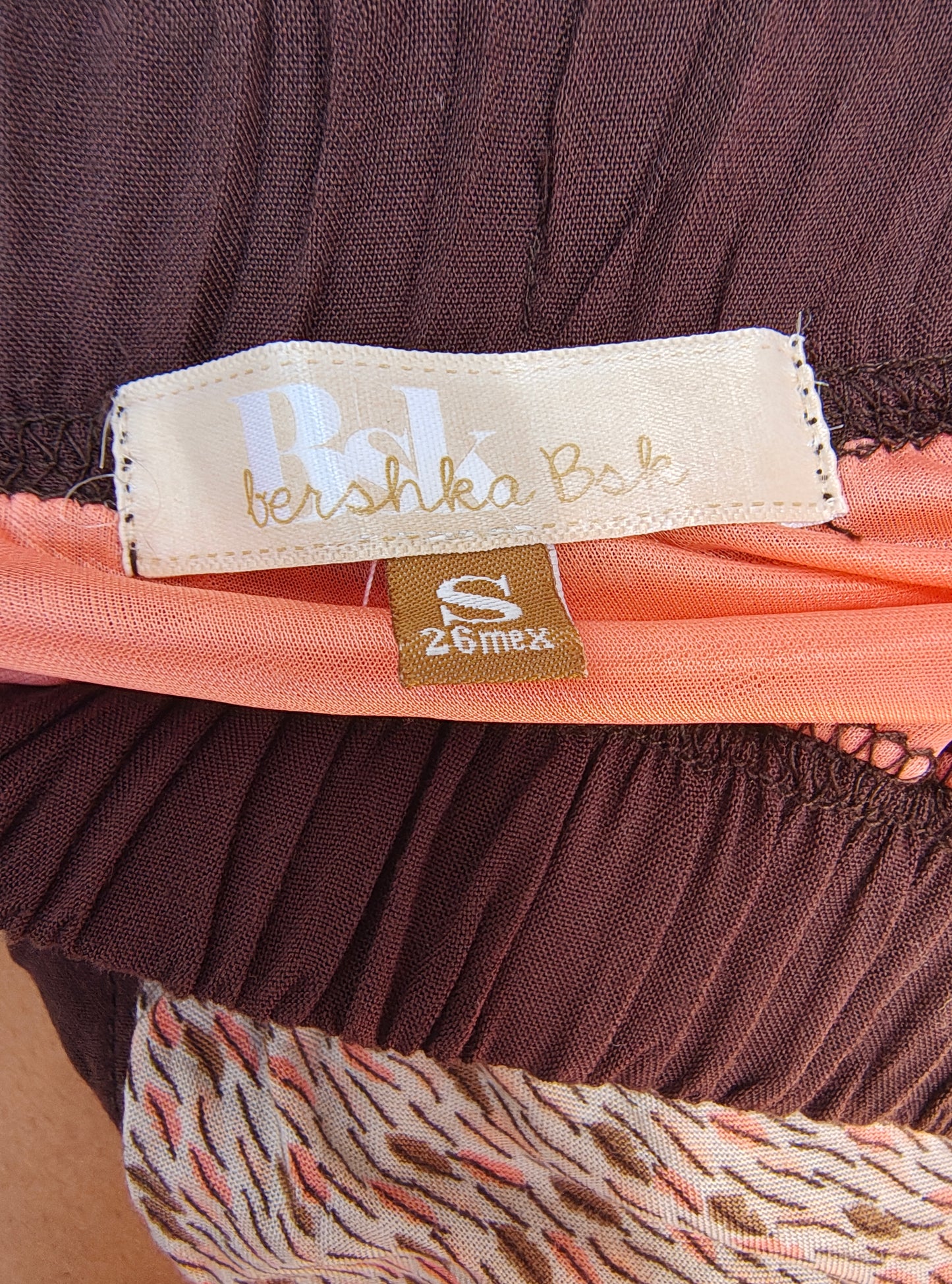 USADO – Falda estampada multicolor con cintura fruncida BSK by Bershka (Talla S)