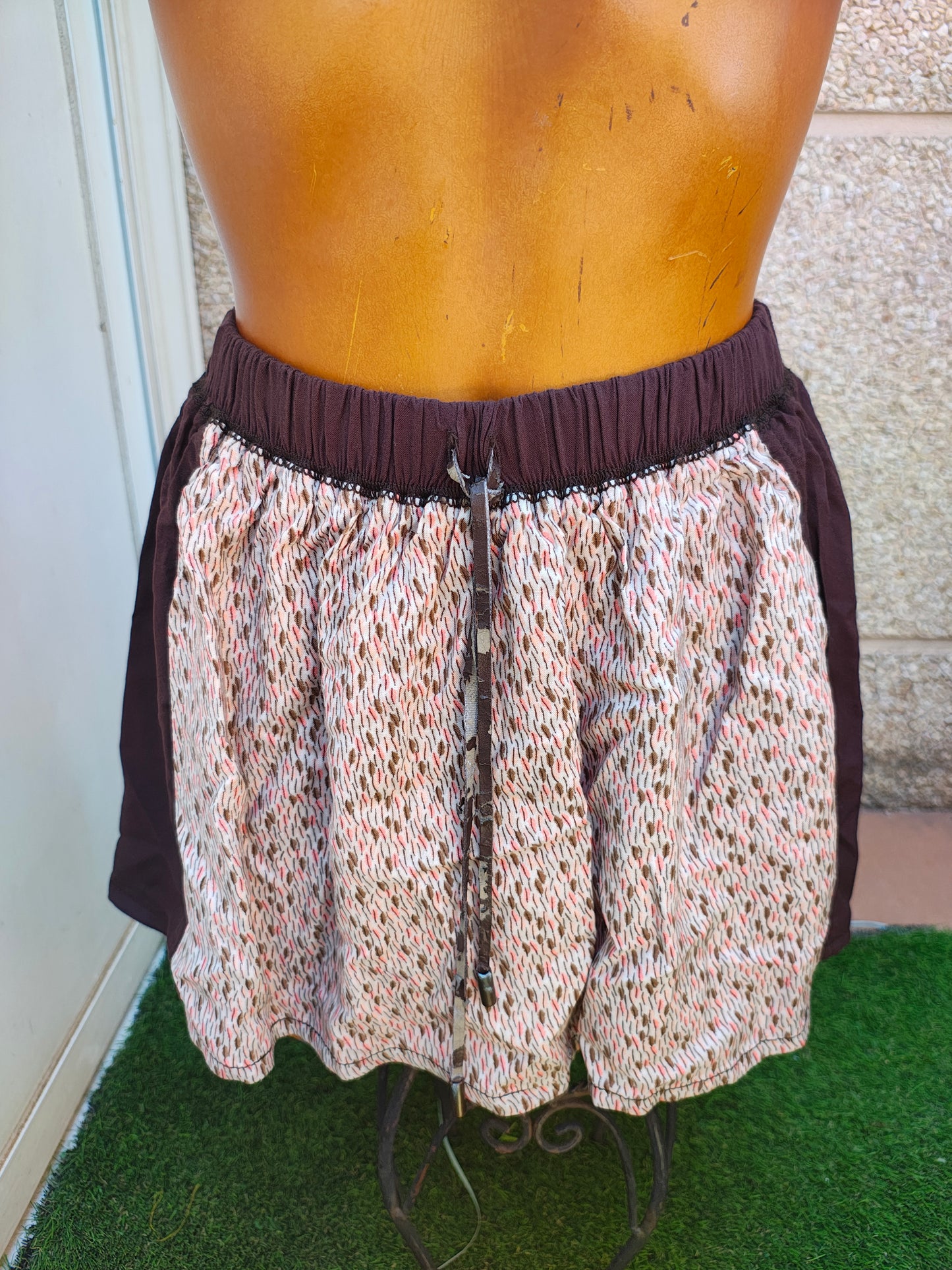 USADO – Falda estampada multicolor con cintura fruncida BSK by Bershka (Talla S)