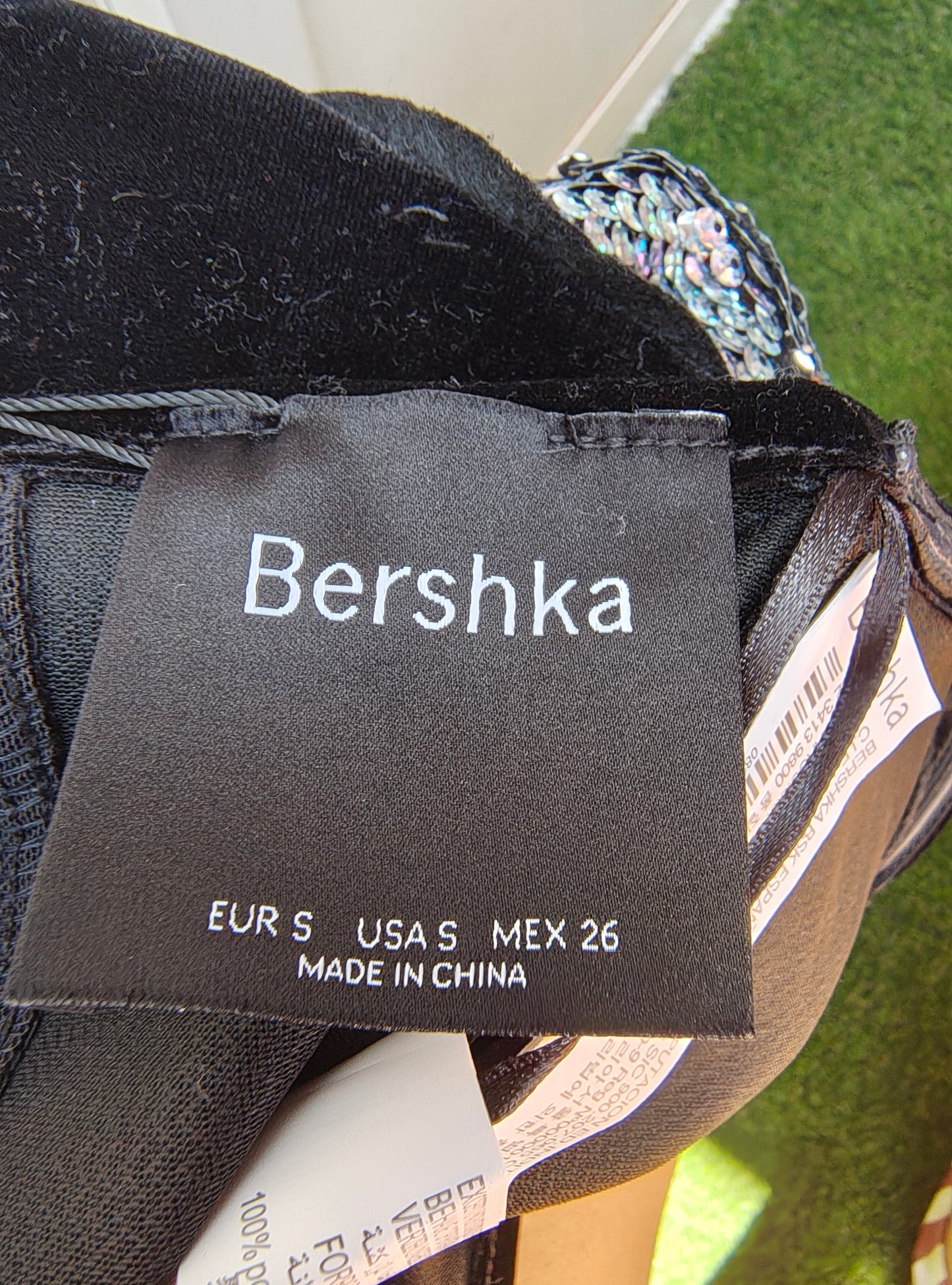 NOUVEAU – Top bustier noir BERSHKA avec fleur à paillettes (Taille S)