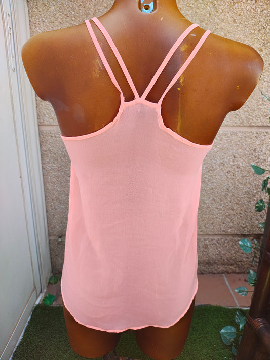 USADO – Top rosa neón con tirantes cruzados y botones BERSHKA (Talla S)