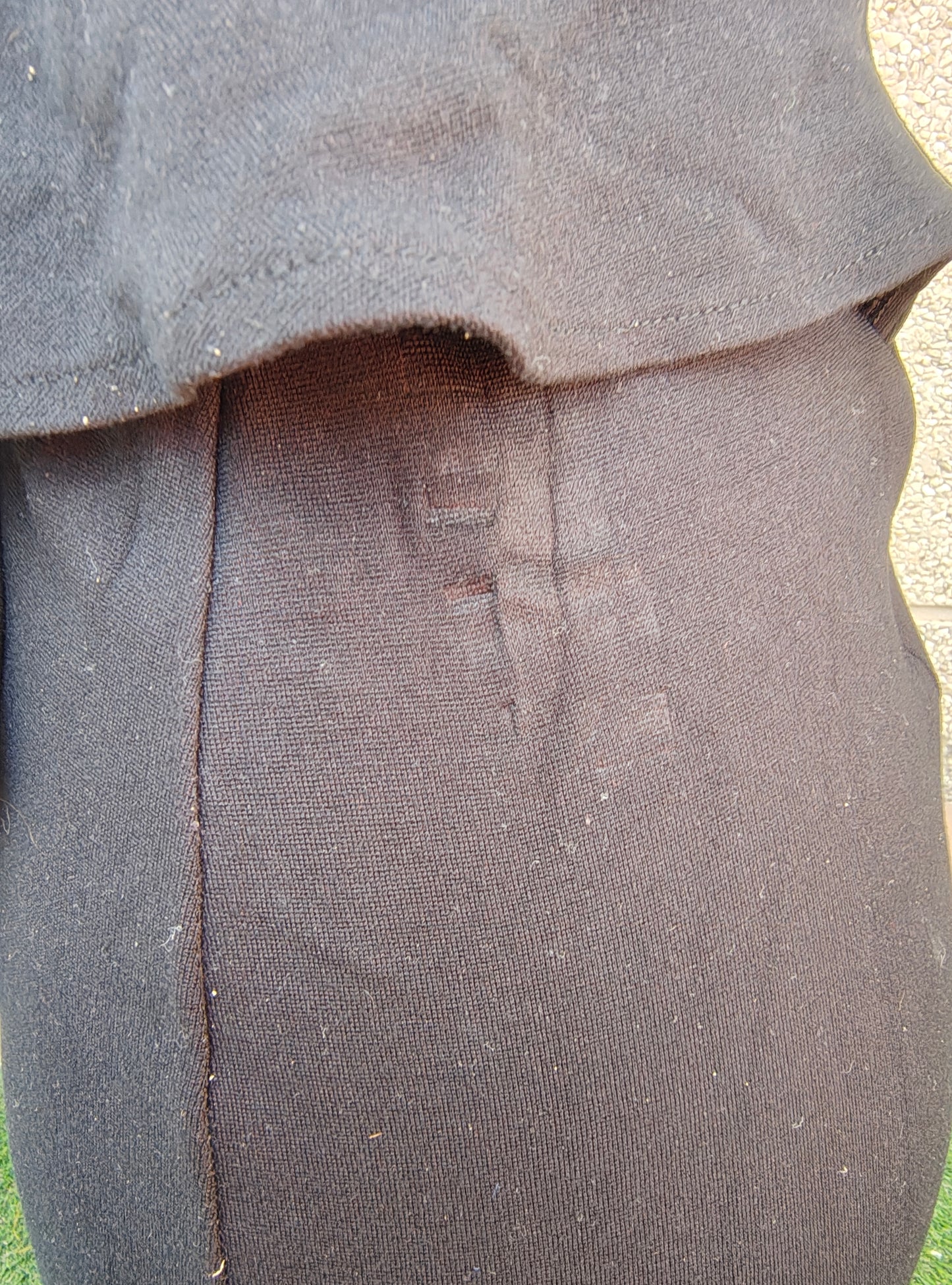 D'OCCASION – Robe noire ajustée ZARA avec taille à volants (Taille S)