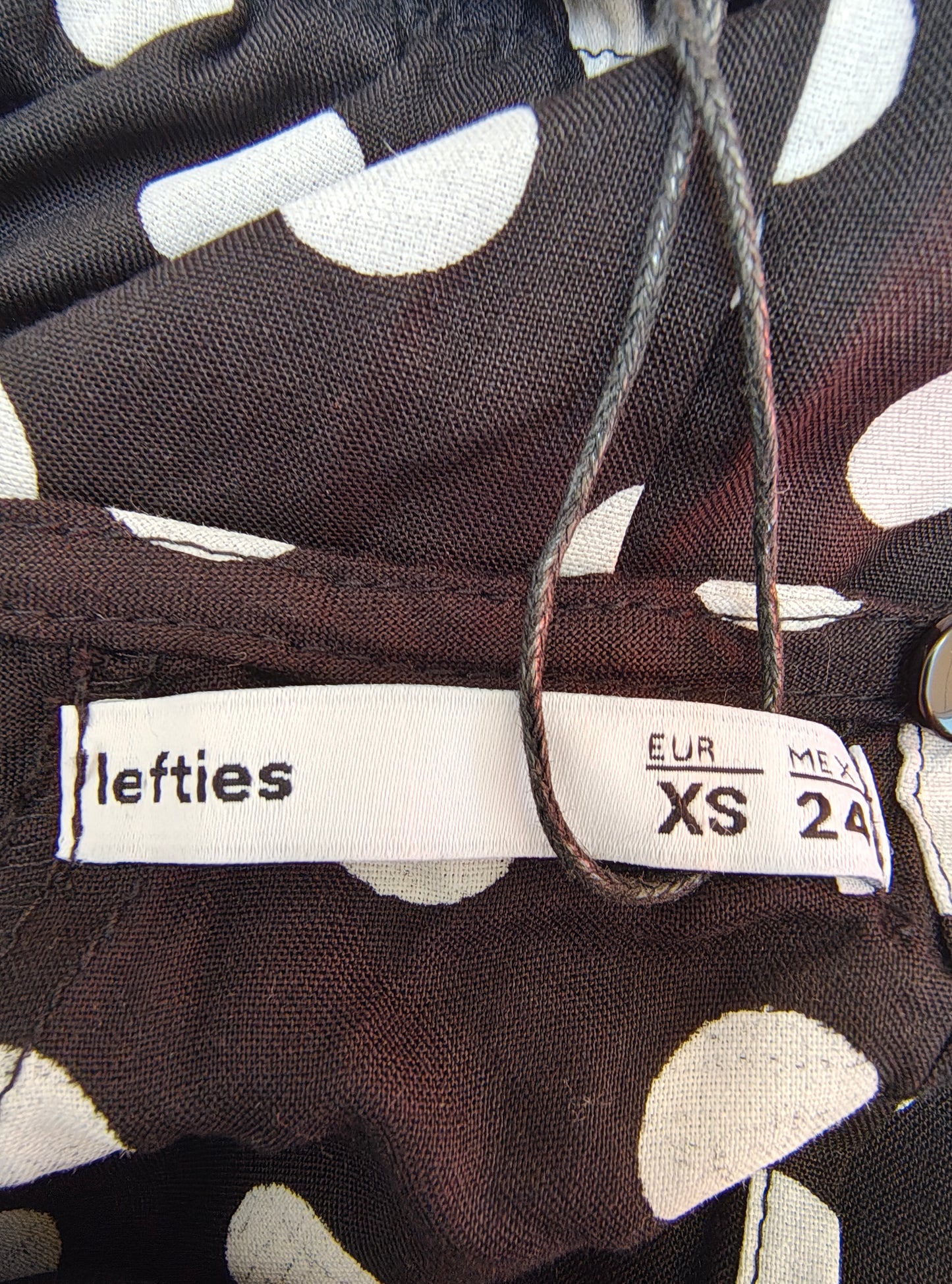 NOUVEAU – Robe courte noire à pois blancs LEFTIES (Taille XS)