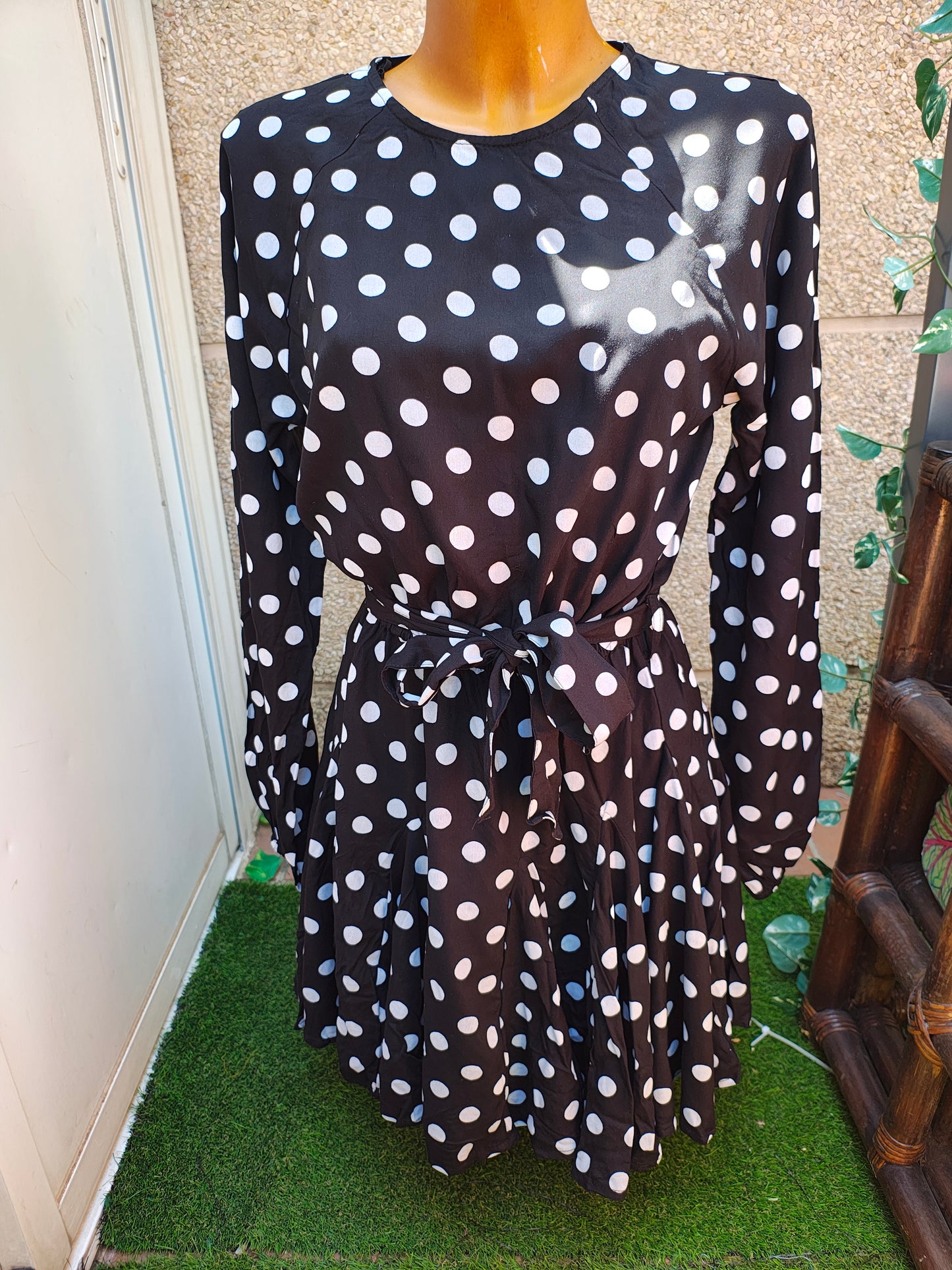 NOUVEAU – Robe courte noire à pois blancs LEFTIES (Taille XS)