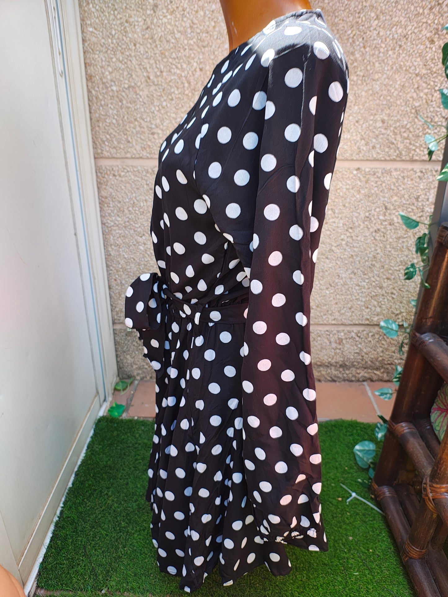 NOUVEAU – Robe courte noire à pois blancs LEFTIES (Taille XS)
