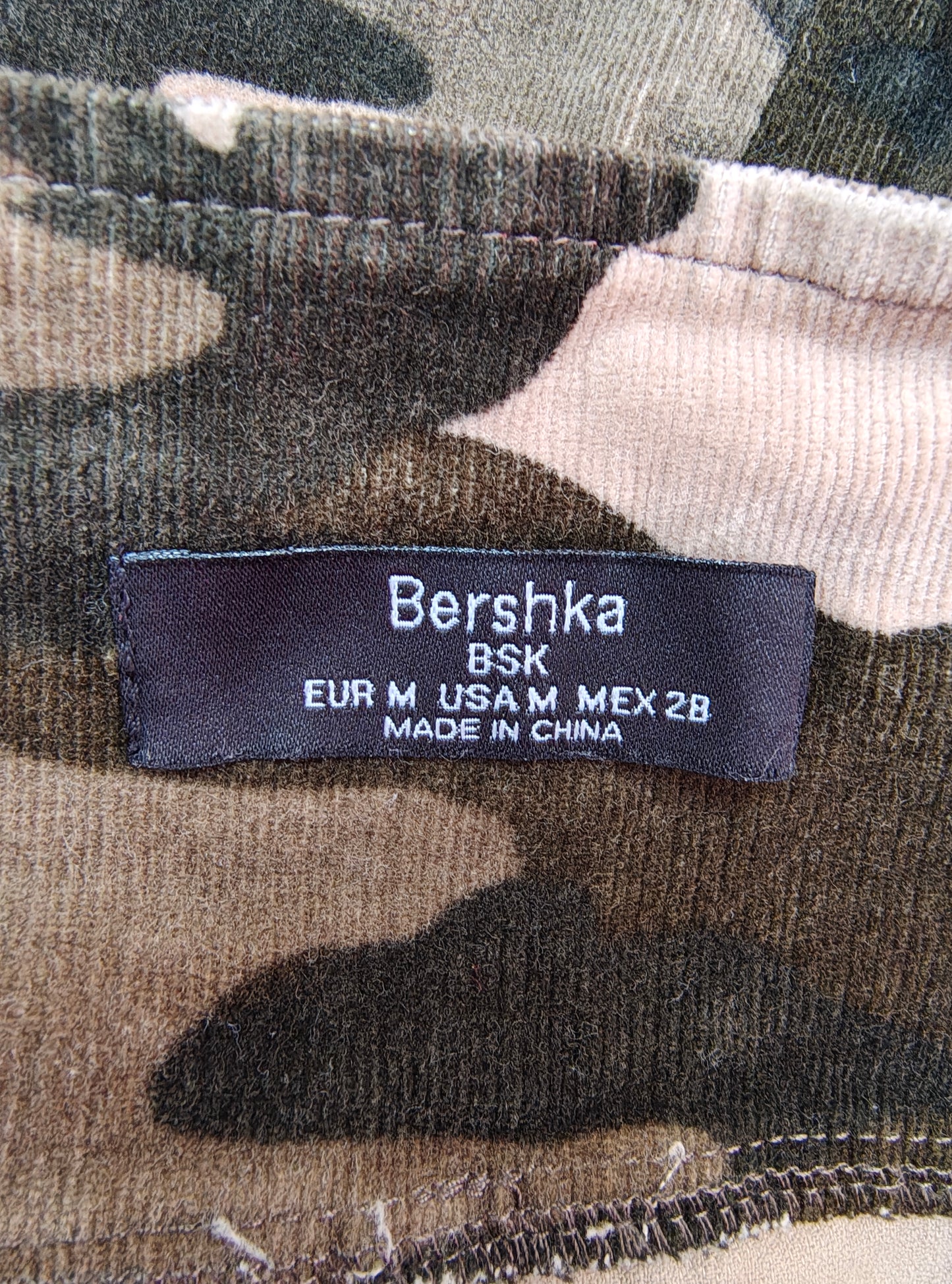 USADO – Pichi de pana estampado camuflaje BERSHKA BSK (Talla EUR M)