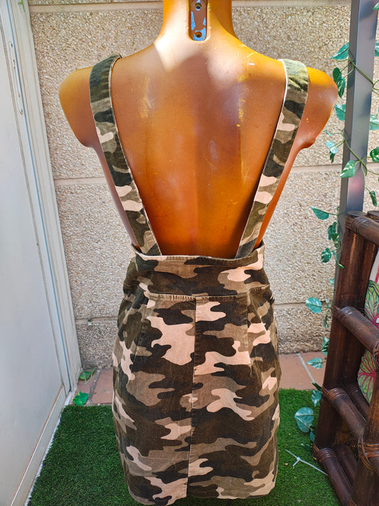 USADO – Pichi de pana estampado camuflaje BERSHKA BSK (Talla EUR M)