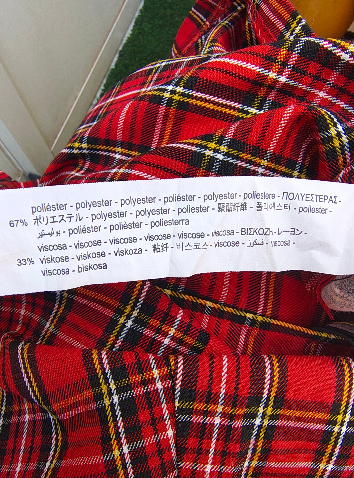 USADO – Falda roja de cuadros con cremallera trasera STRADIVARIUS (Talla EUR 34)