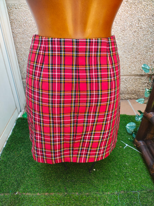 USADO – Falda roja de cuadros con cremallera trasera STRADIVARIUS (Talla EUR 34)