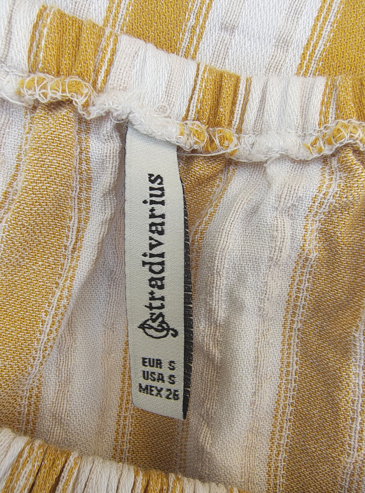 D'OCCASION – Robe rayée blanche et moutarde de STRADIVARIUS (Taille S)