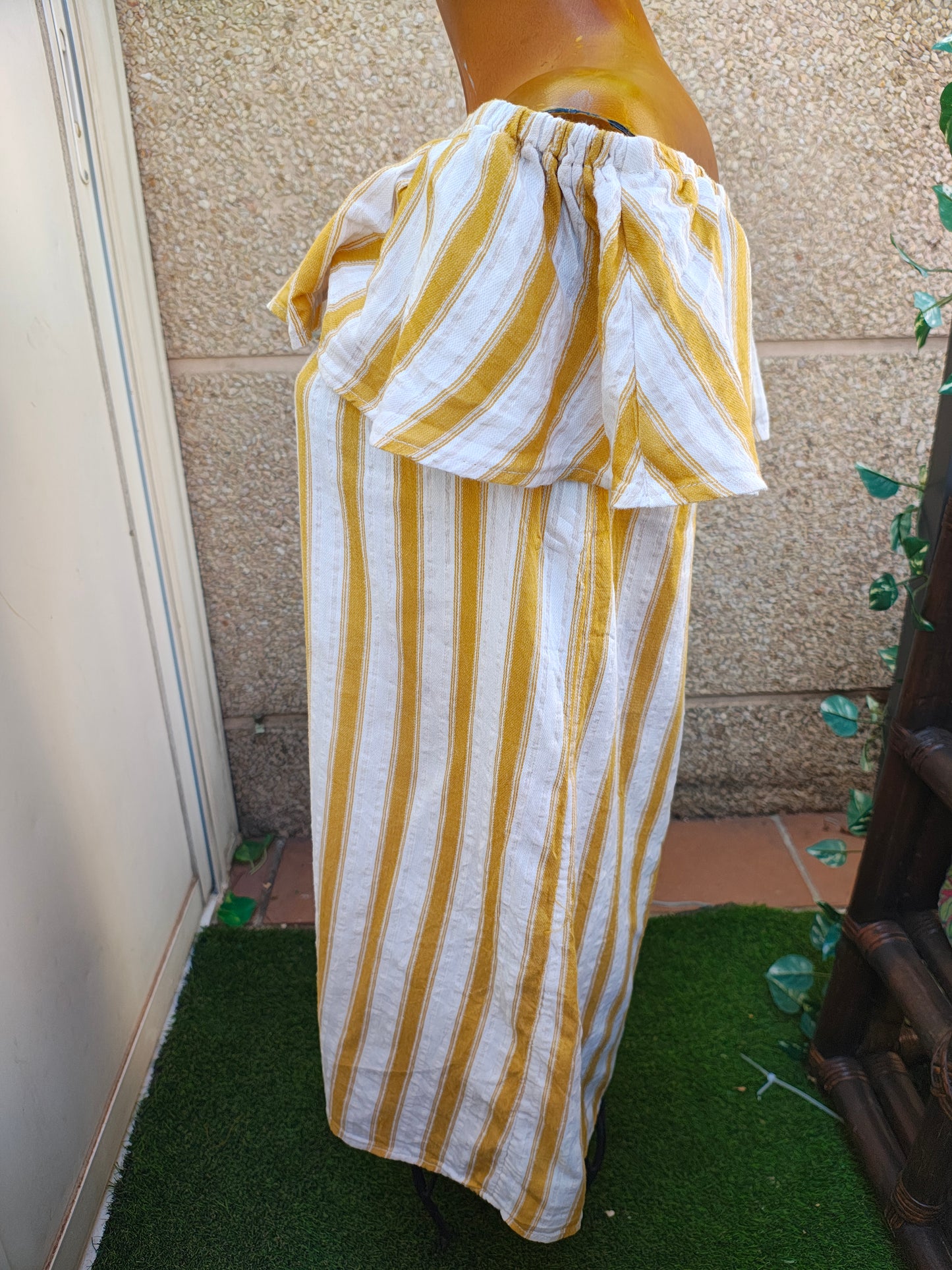 D'OCCASION – Robe rayée blanche et moutarde de STRADIVARIUS (Taille S)