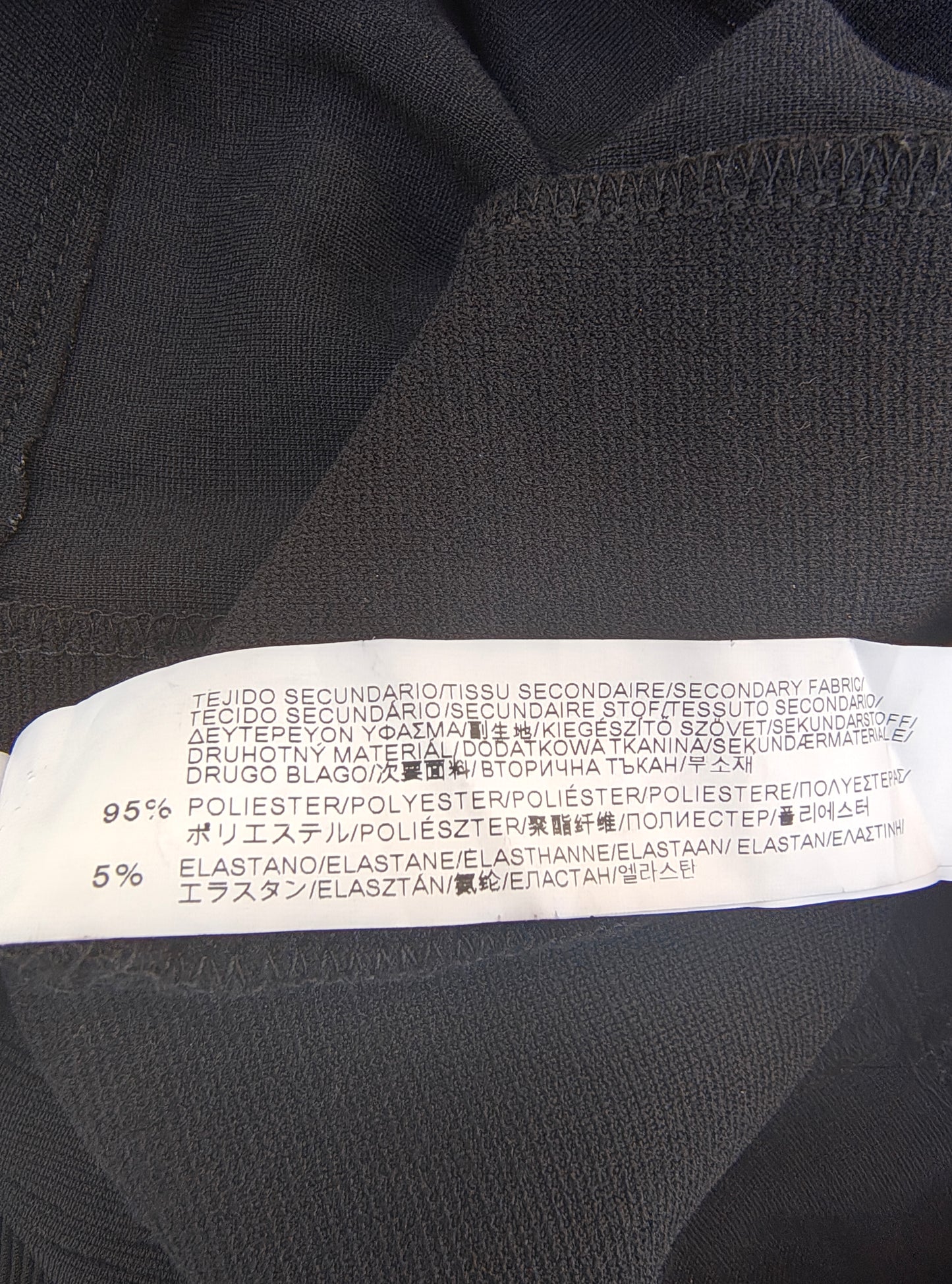 D'OCCASION – Robe noire ajustée à bretelles de la collection BERSHKA (Taille M)