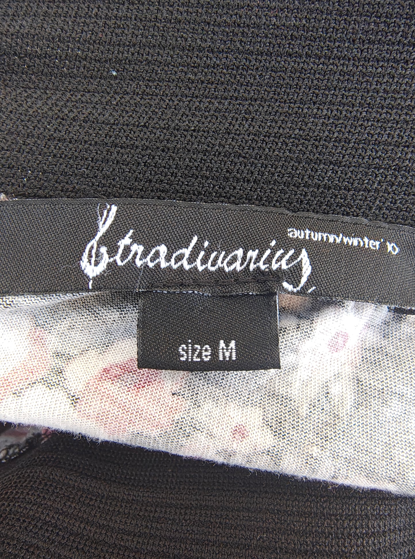 USADO – Falda floral de punto con cintura elástica STRADIVARIUS (Talla M)