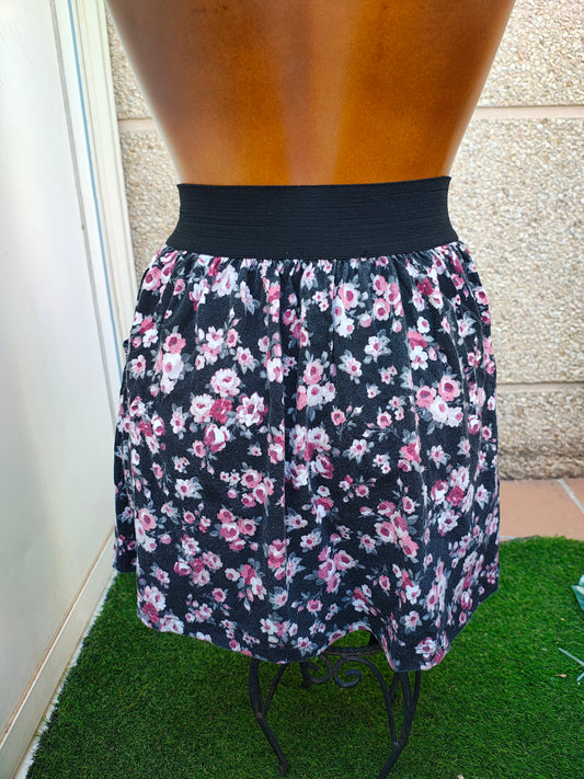 USADO – Falda floral de punto con cintura elástica STRADIVARIUS (Talla M)