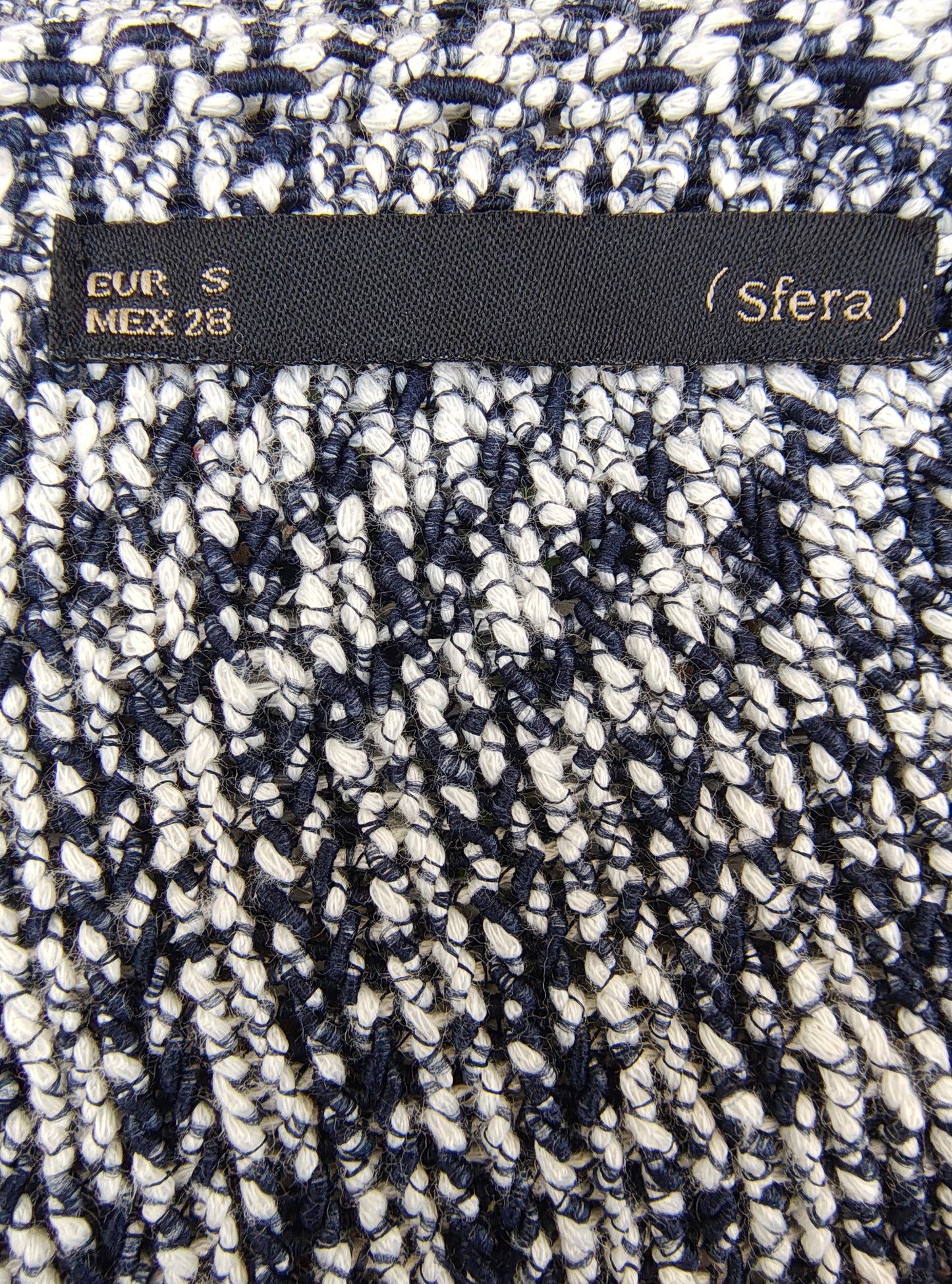 USADO – Cárdigan jaspeado blanco y azul marino tipo tweed de SFERA (Talla S)