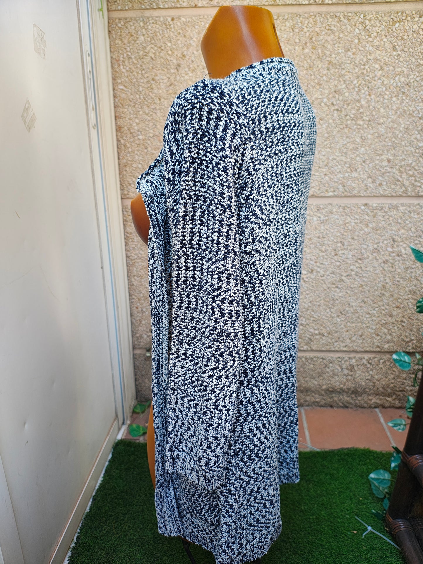 USADO – Cárdigan jaspeado blanco y azul marino tipo tweed de SFERA (Talla S)