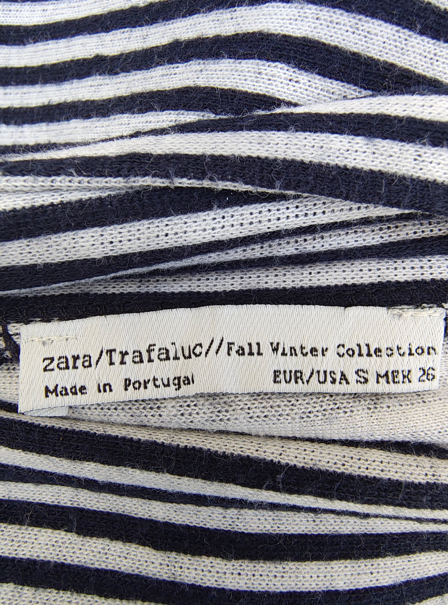 USADO – Vestido de rayas cuello alto ZARA Trafaluc Fall Winter Collection (Talla S)