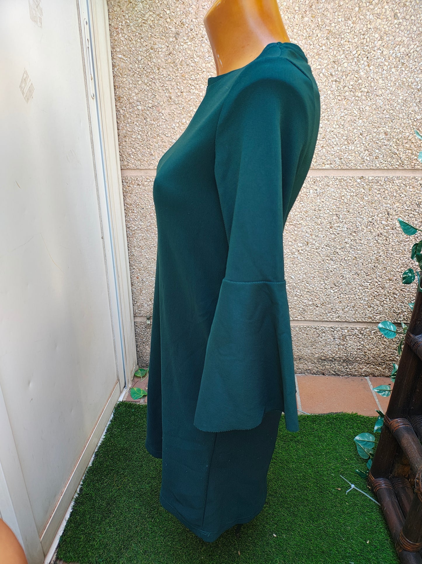 USADO – Vestido verde oscuro de manga acampanada Bershka (Talla S)