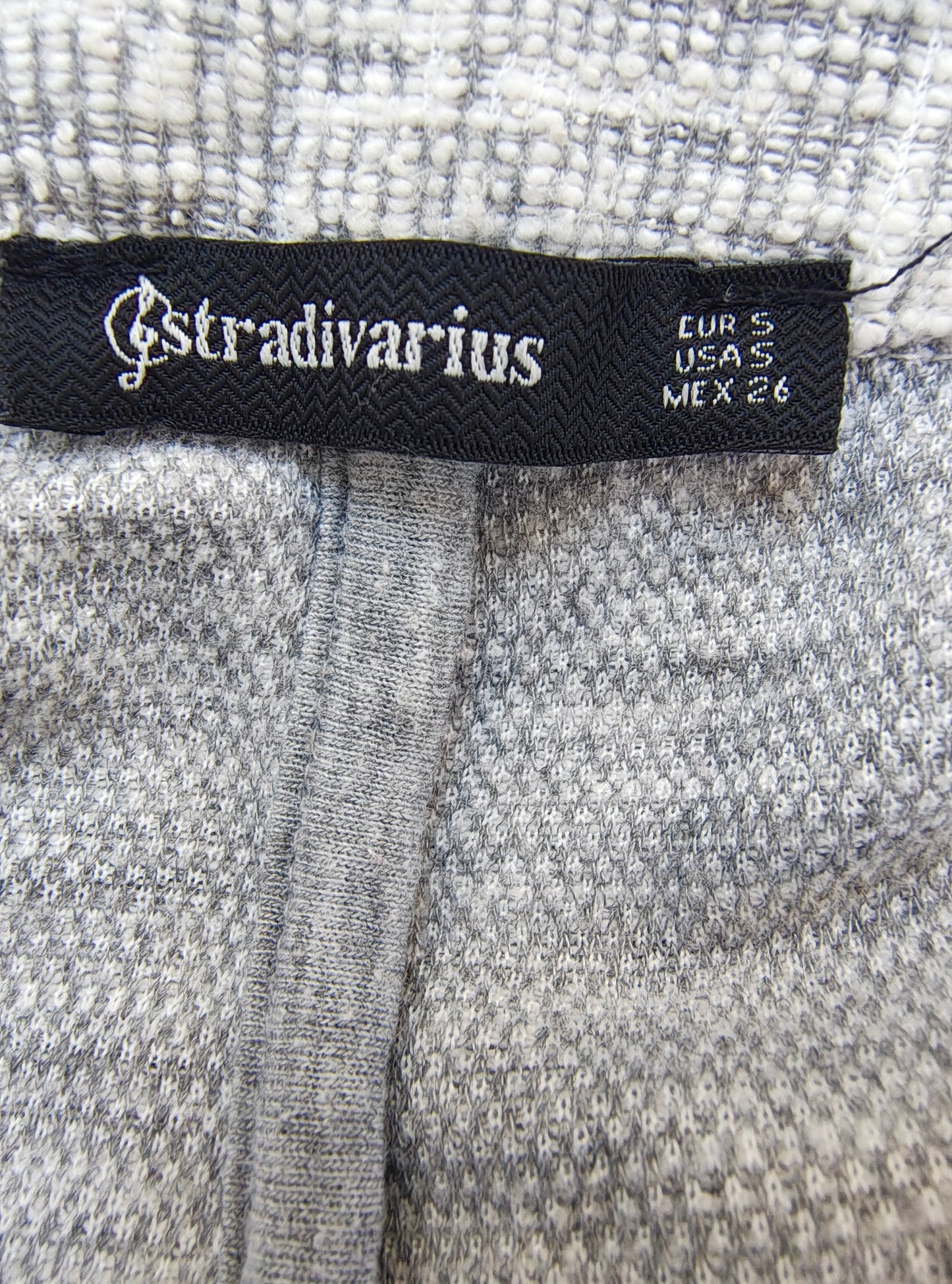 USADO – Blazer gris jaspeado de STRADIVARIUS (Talla S)