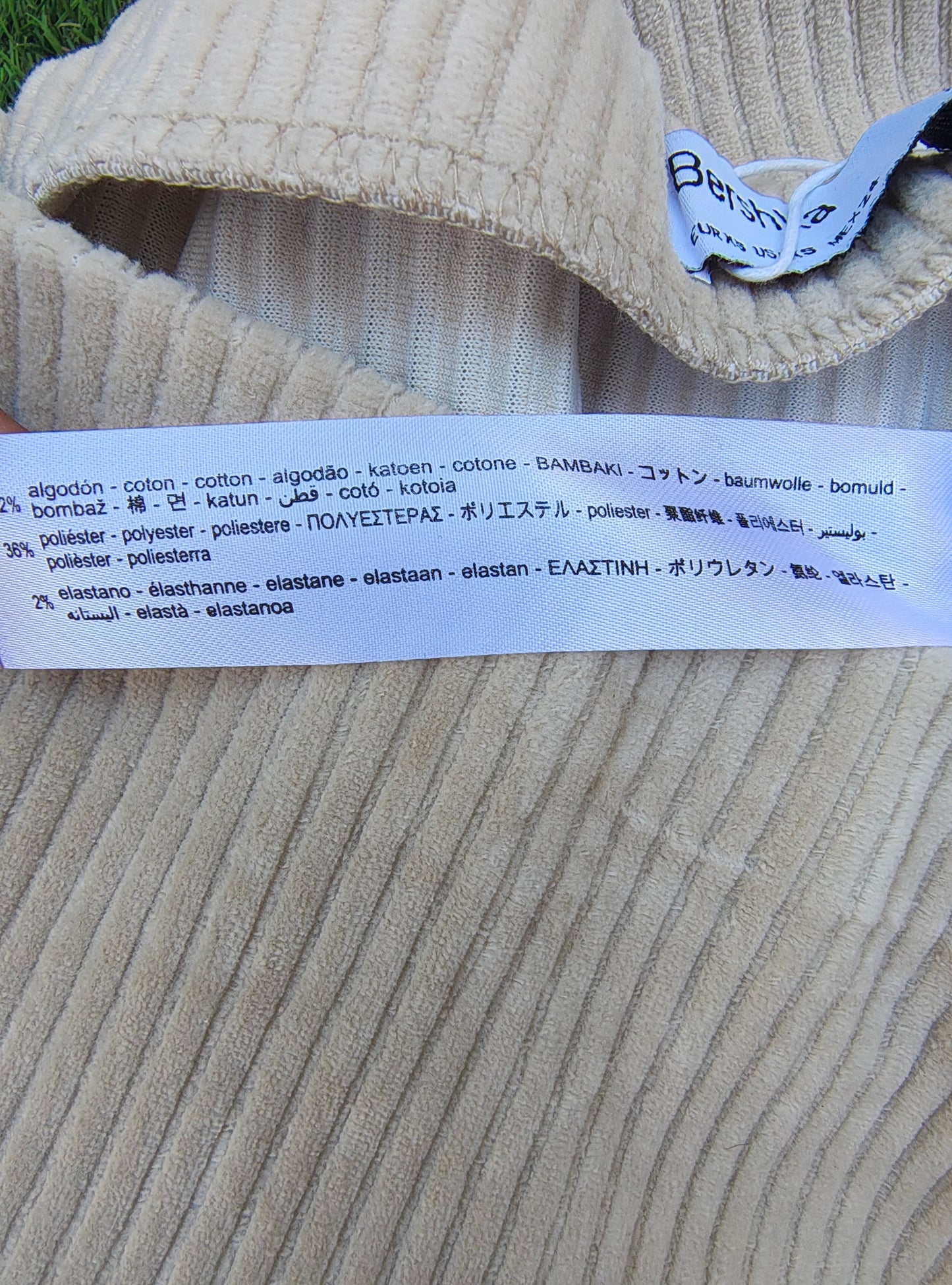 NUEVO – Falda midi beige de canalé con abertura frontal BERSHKA (Talla XS)