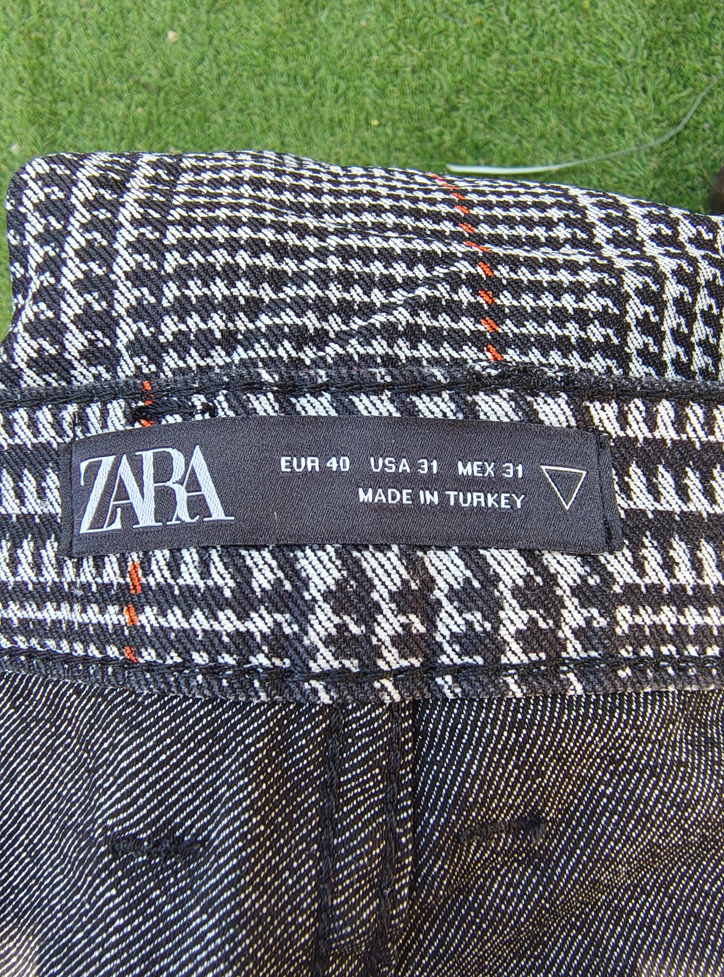 USADO – Pantalón cuadros Príncipe de Gales con cadena ZARA (Talla EUR 40)