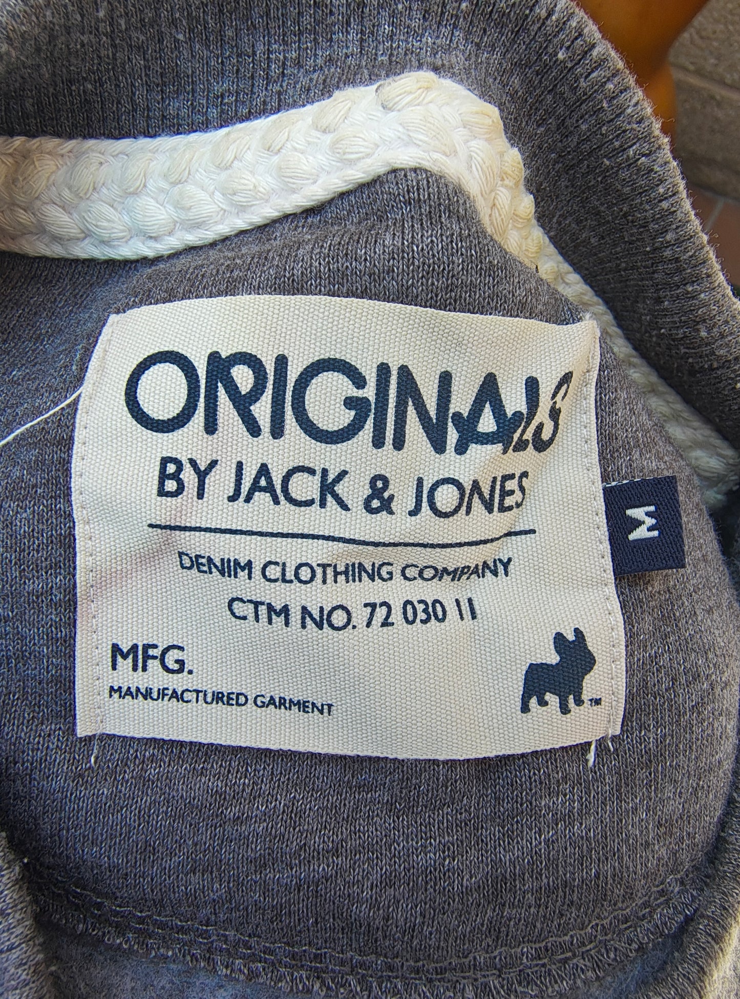 USADO – Sudadera gris con estampado de calavera “0” BY JACK & JONES (Talla M)