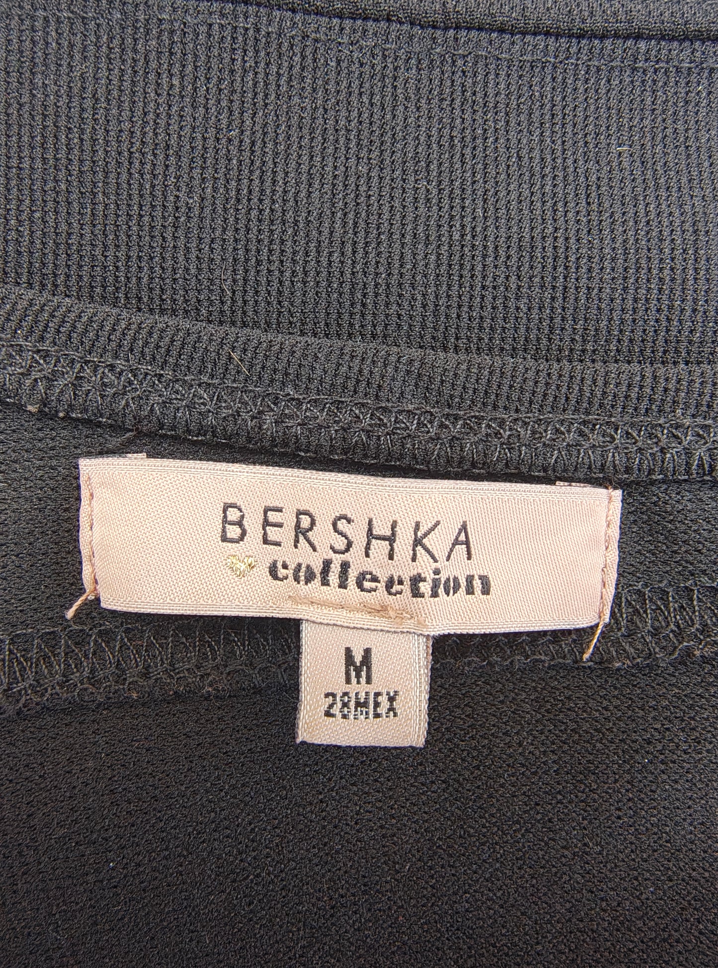 USADO – Vestido ajustado negro asimétrico BERSHKA COLLECTION (Talla M)