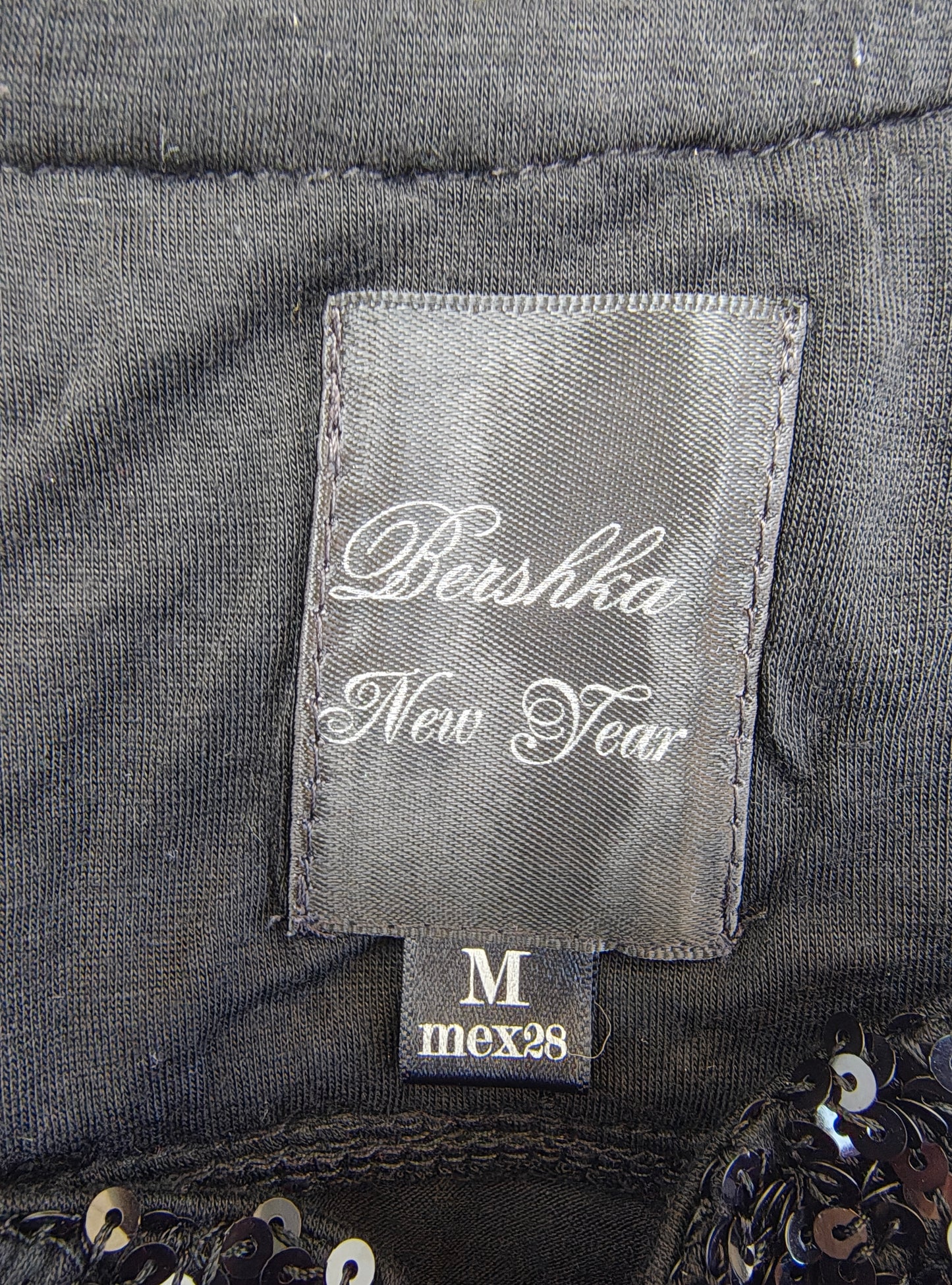 USADO – Vestido palabra de honor con lentejuelas BERSHKA New Year (Talla M)