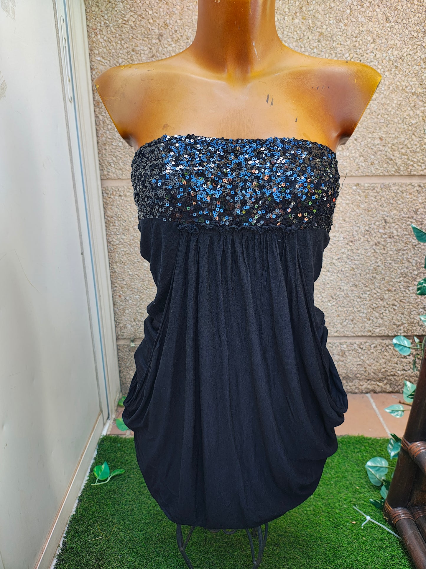 USADO – Vestido palabra de honor con lentejuelas BERSHKA New Year (Talla M)