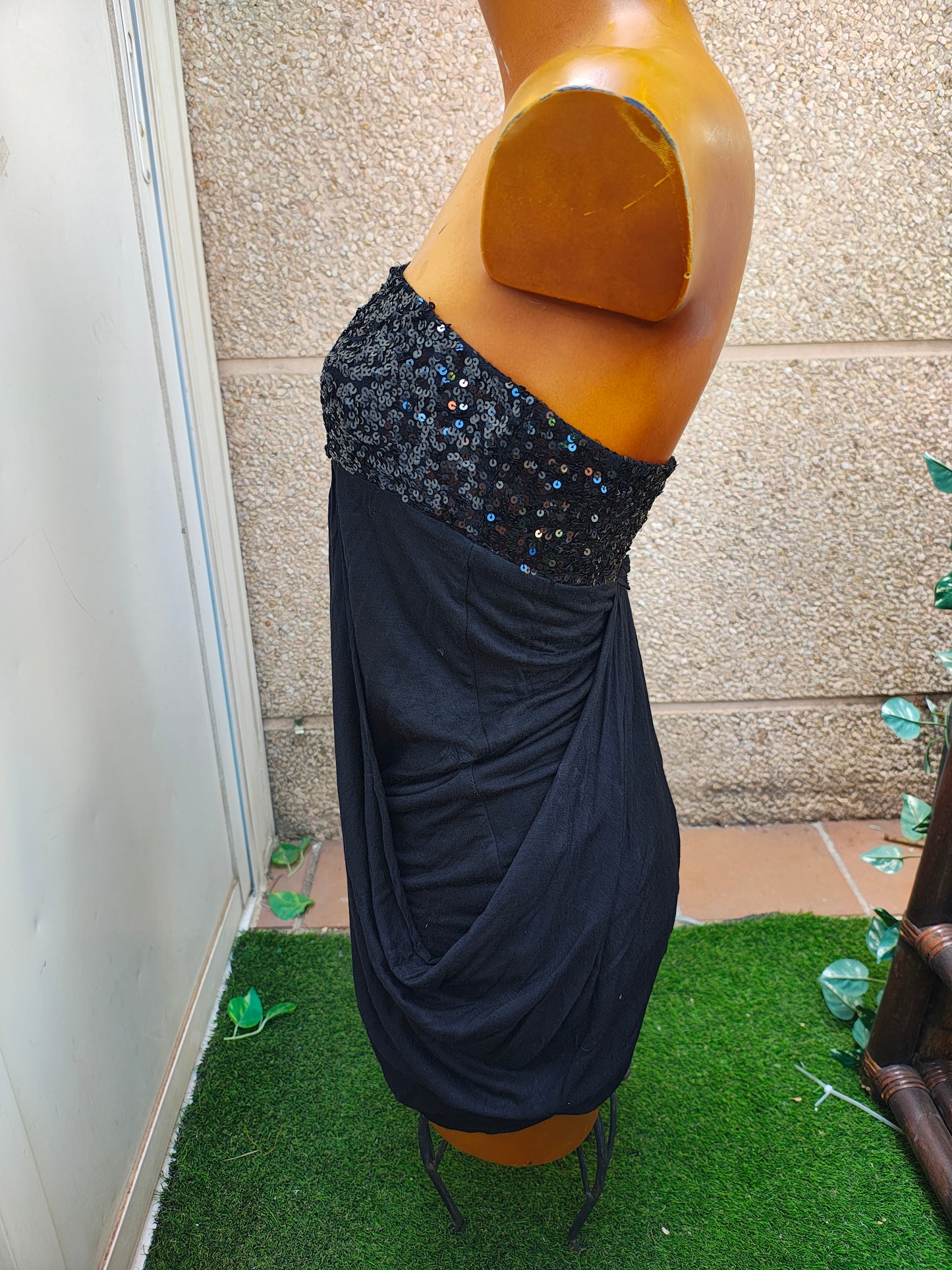 USADO – Vestido palabra de honor con lentejuelas BERSHKA New Year (Talla M)