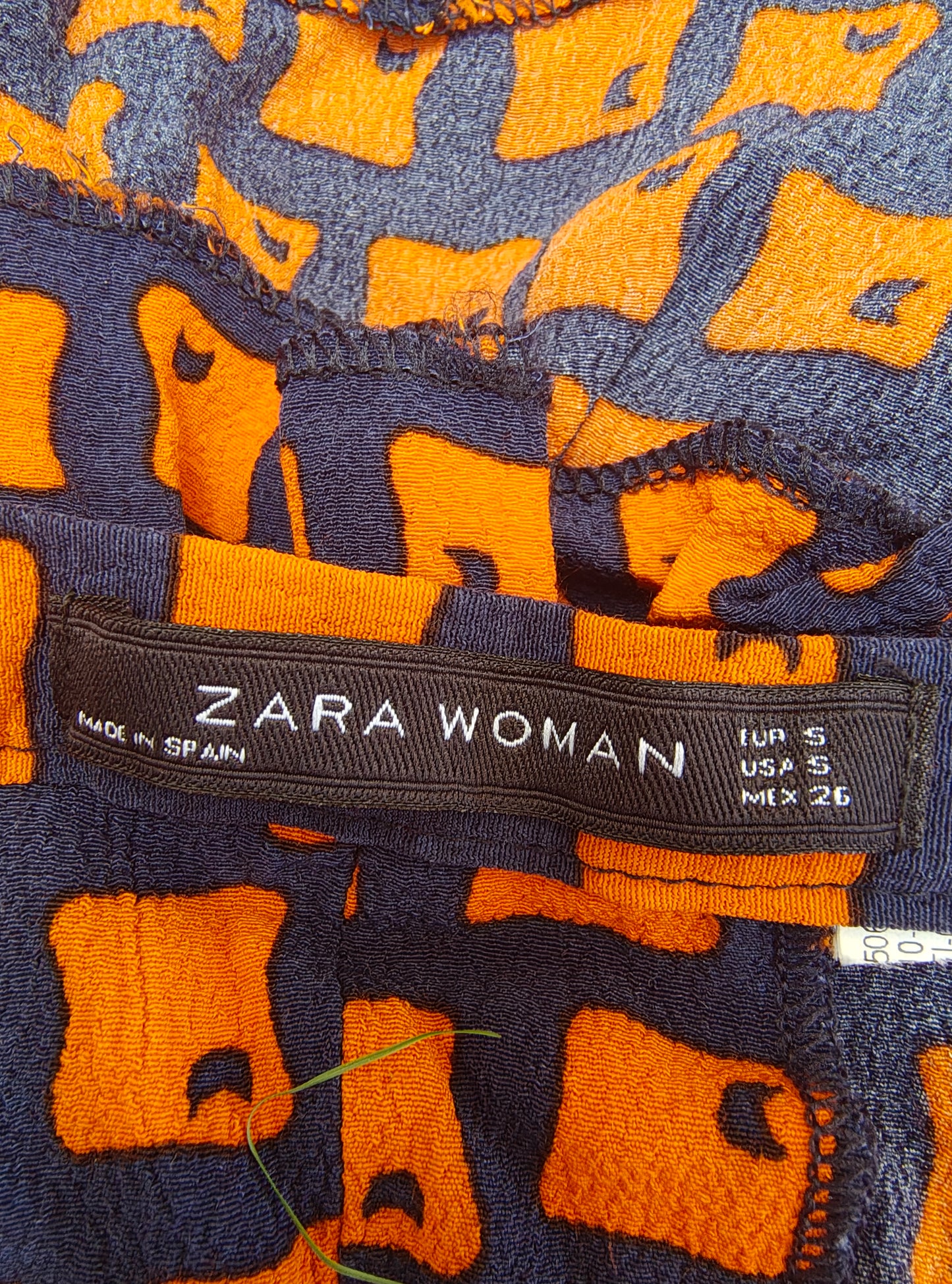 USADO – Falda corta evasé estampado geométrico ZARA Woman (Talla EUR S)