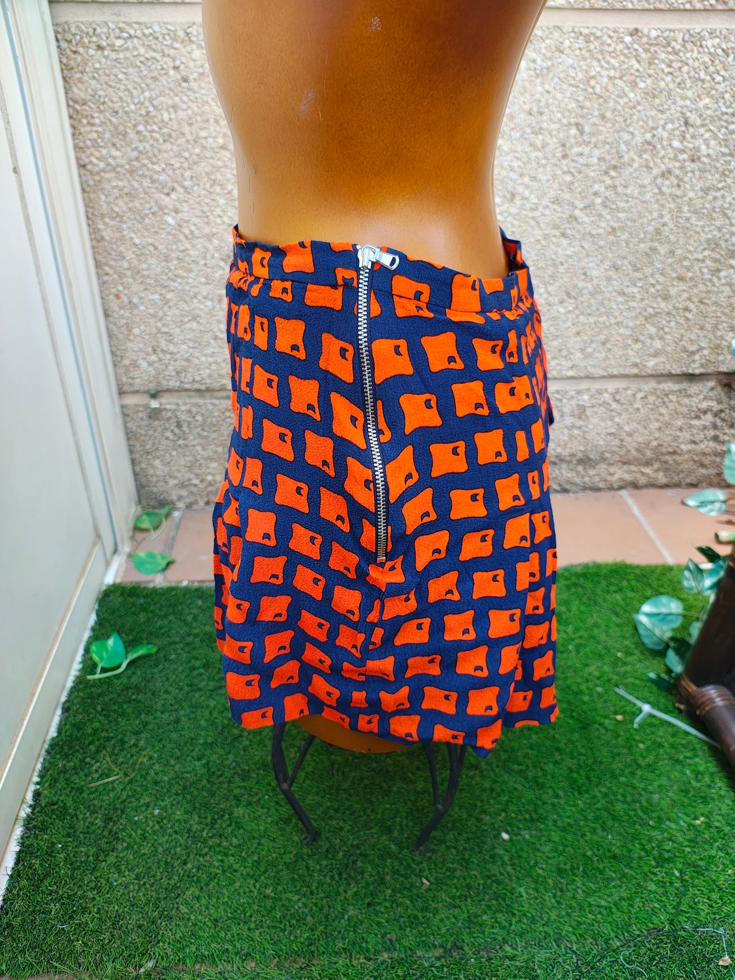 USADO – Falda corta evasé estampado geométrico ZARA Woman (Talla EUR S)