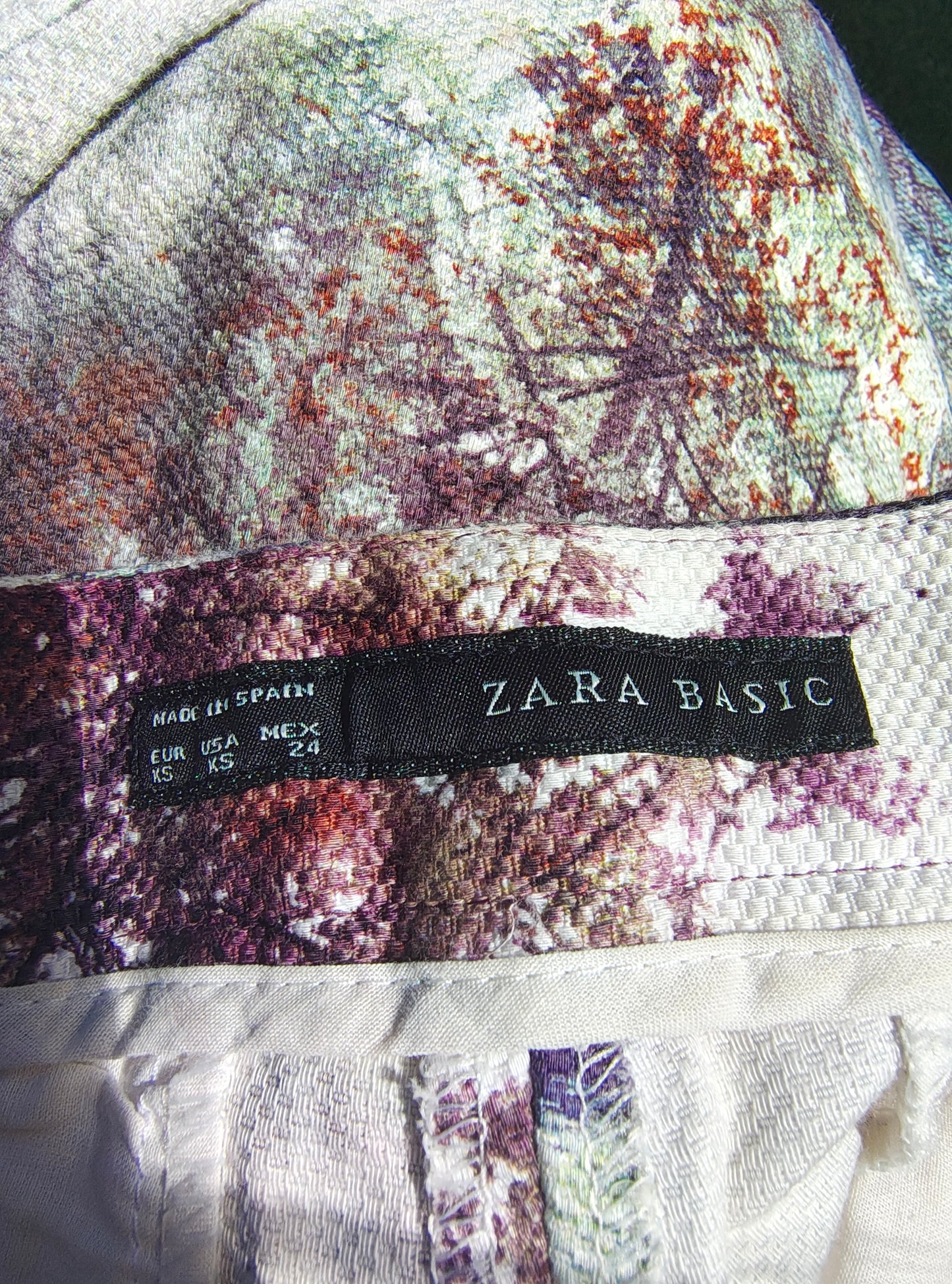 USADO – Pantalones estampados slim fit ZARA BASIC (Talla EUR XS / MEX 24)