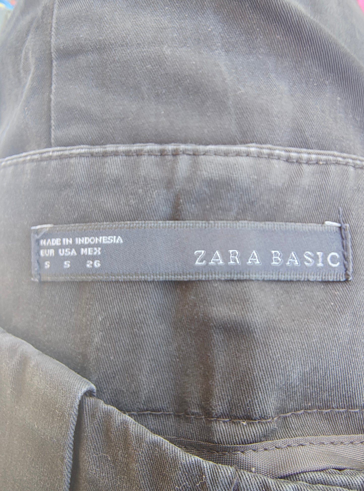 USADO – Falda negra de algodón con botones frontales Zara Basic (Talla S)