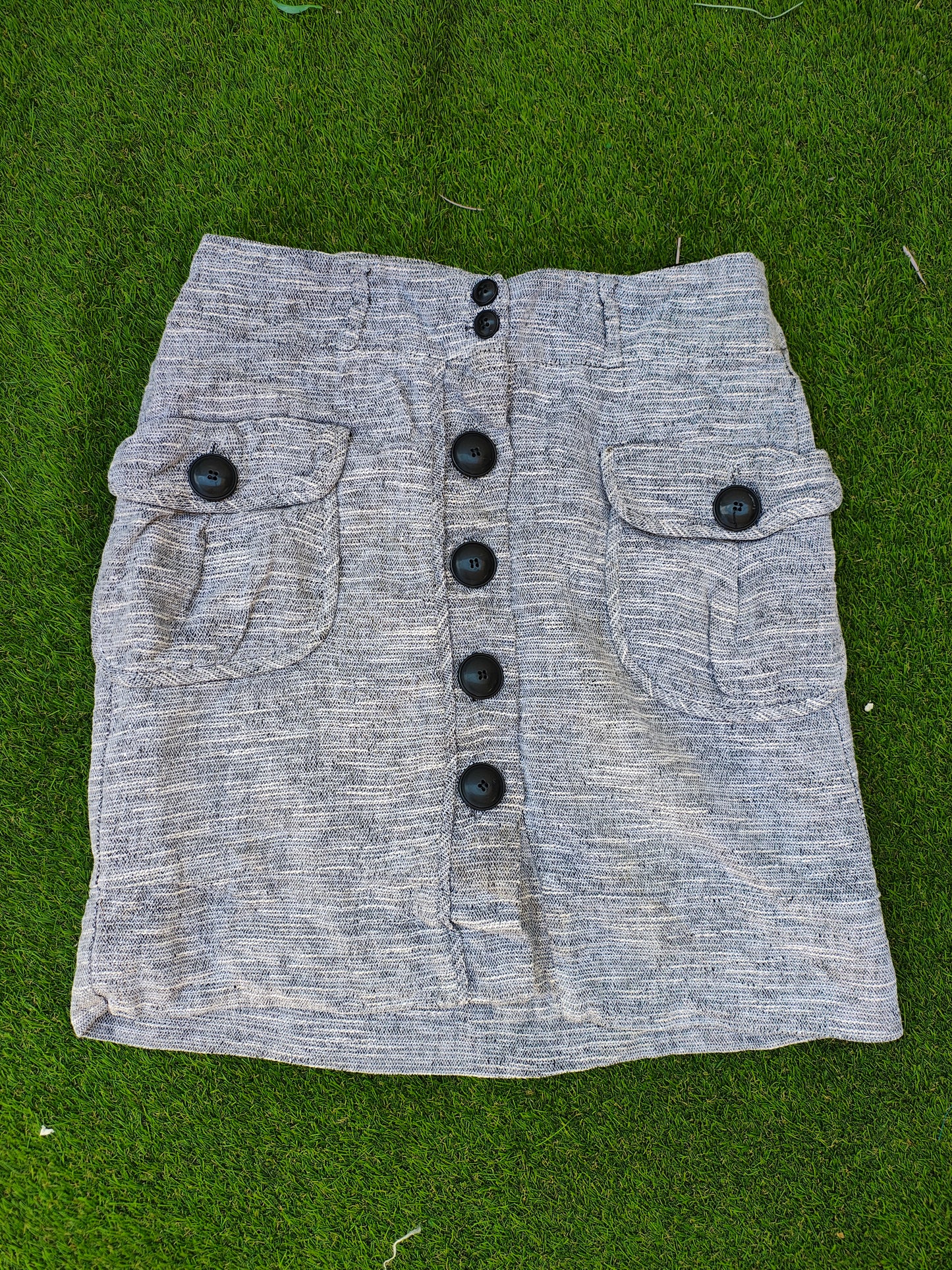 USADO – Falda gris jaspeada con botones y bolsillos MNG Suit (Talla EUR 40)