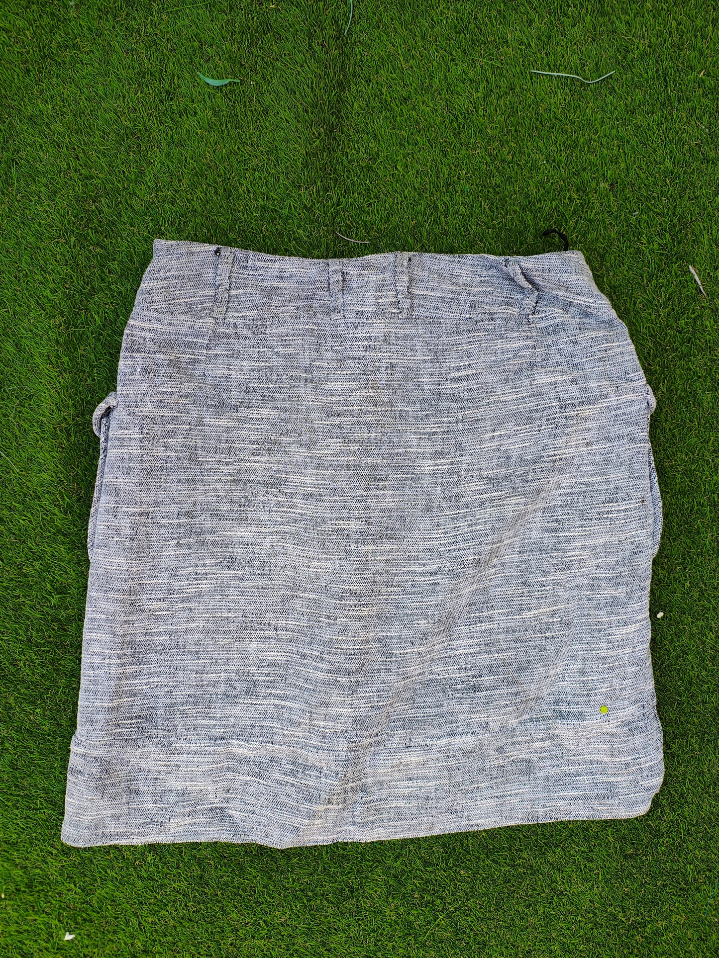 USADO – Falda gris jaspeada con botones y bolsillos MNG Suit (Talla EUR 40)