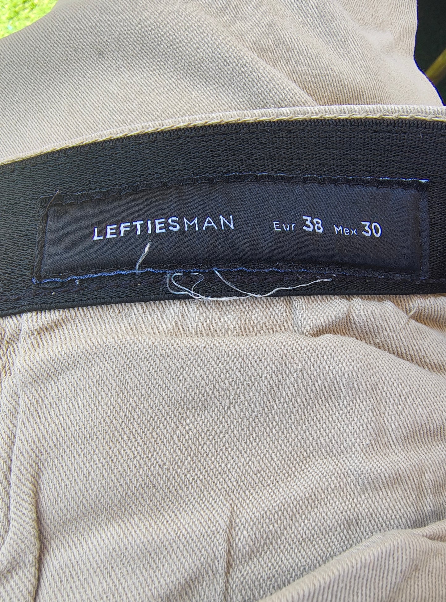 USADO – Pantalones chinos beige LEFTIESMAN (Talla EUR 38)